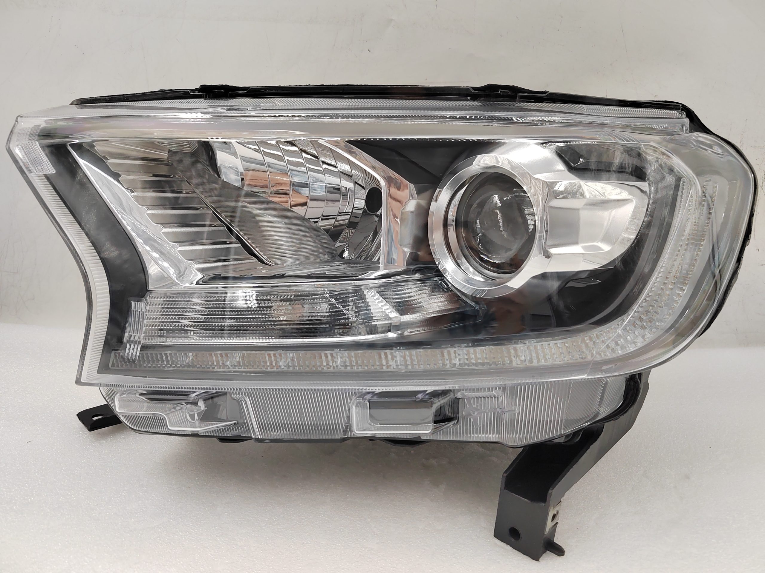 FORD EVEREST RANGER 2015-2019 XENON L.H.S HEADLIGHT ASSEMBLY