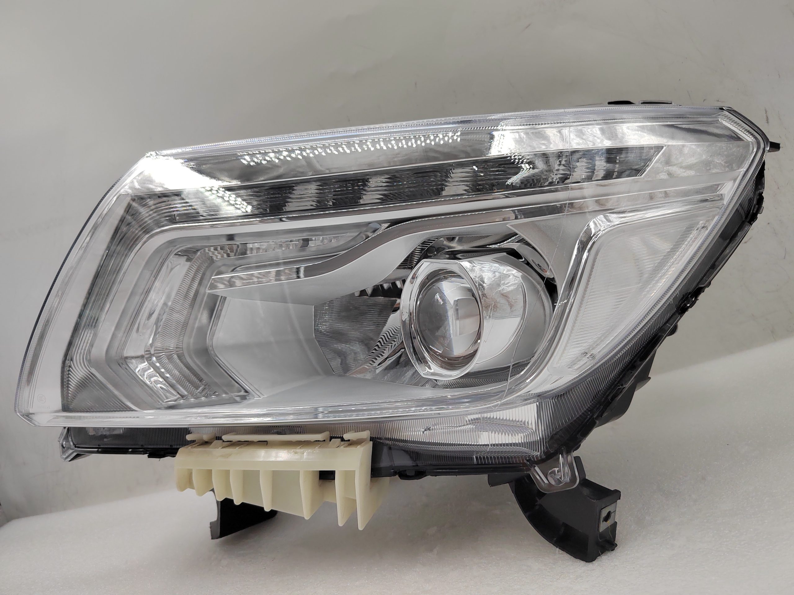 NISSAN NAVARA NP300 2015-2020 LED L.H.S HEADLIGHT ASSEMBLY