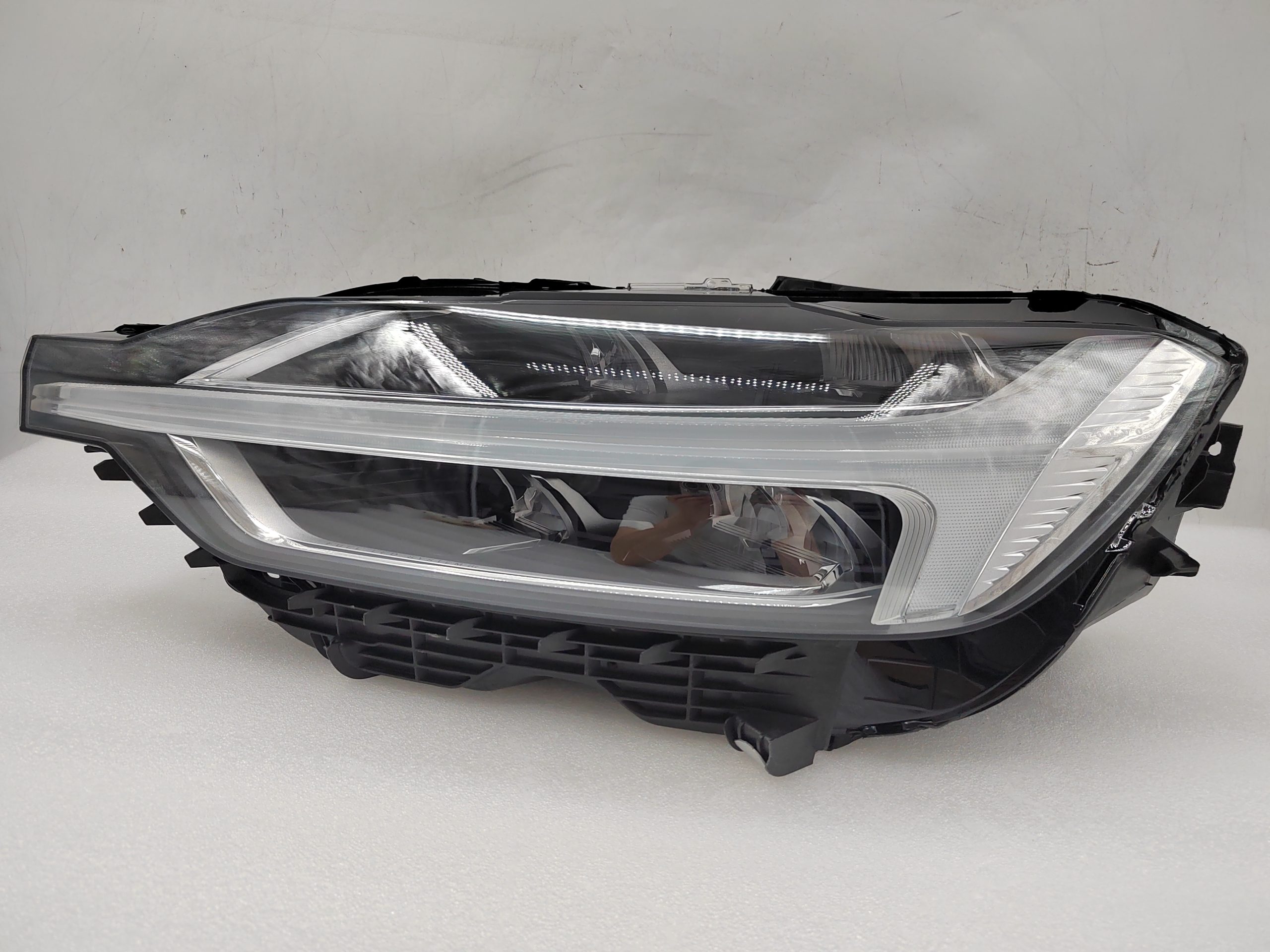 VOLVO XC60 D4 2018-2023 LED L.H.S HEADLIGHT ASSEMBLY