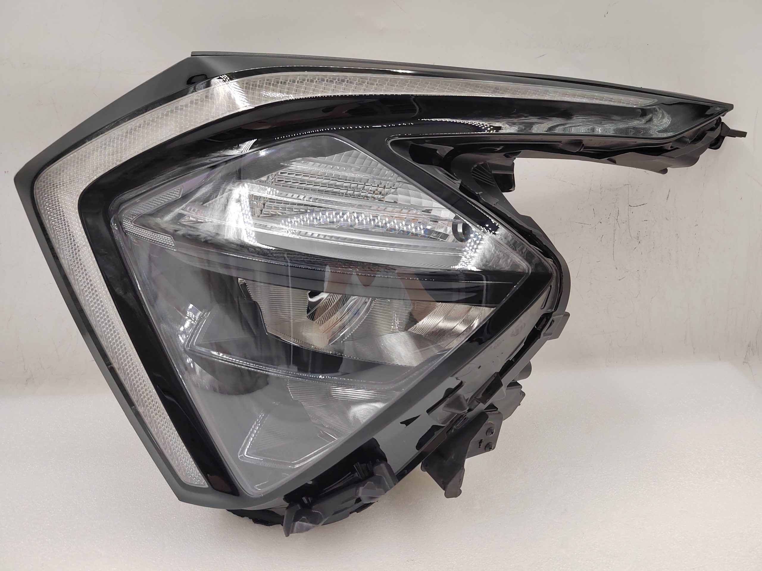 KIA SPORTAGE 2022-2024 LED L.H.S HEADLIGHT ASSEMBLY