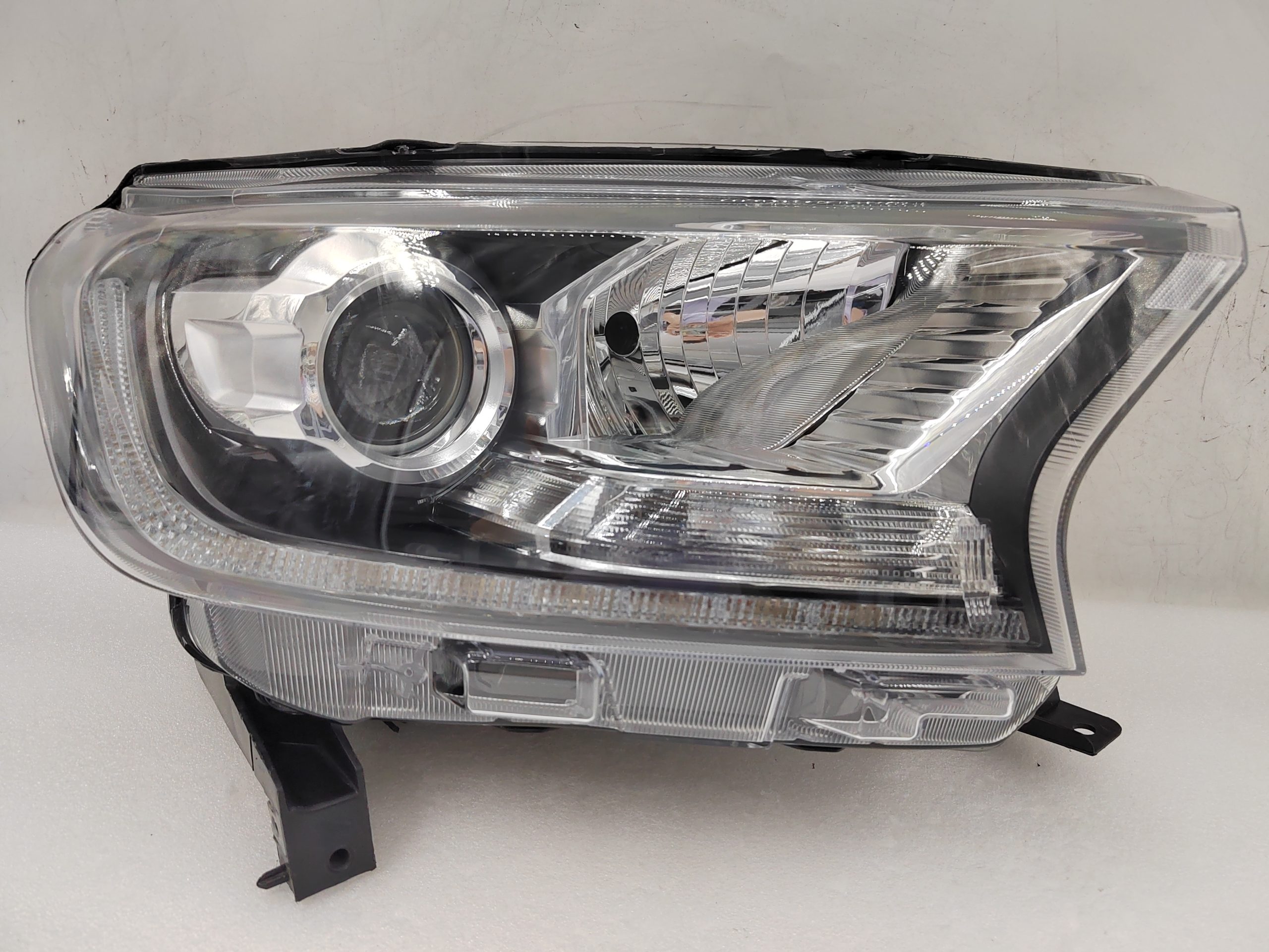 FORD EVEREST RANGER 2015-2019 XENON R.H.S HEADLIGHT ASSEMBLY
