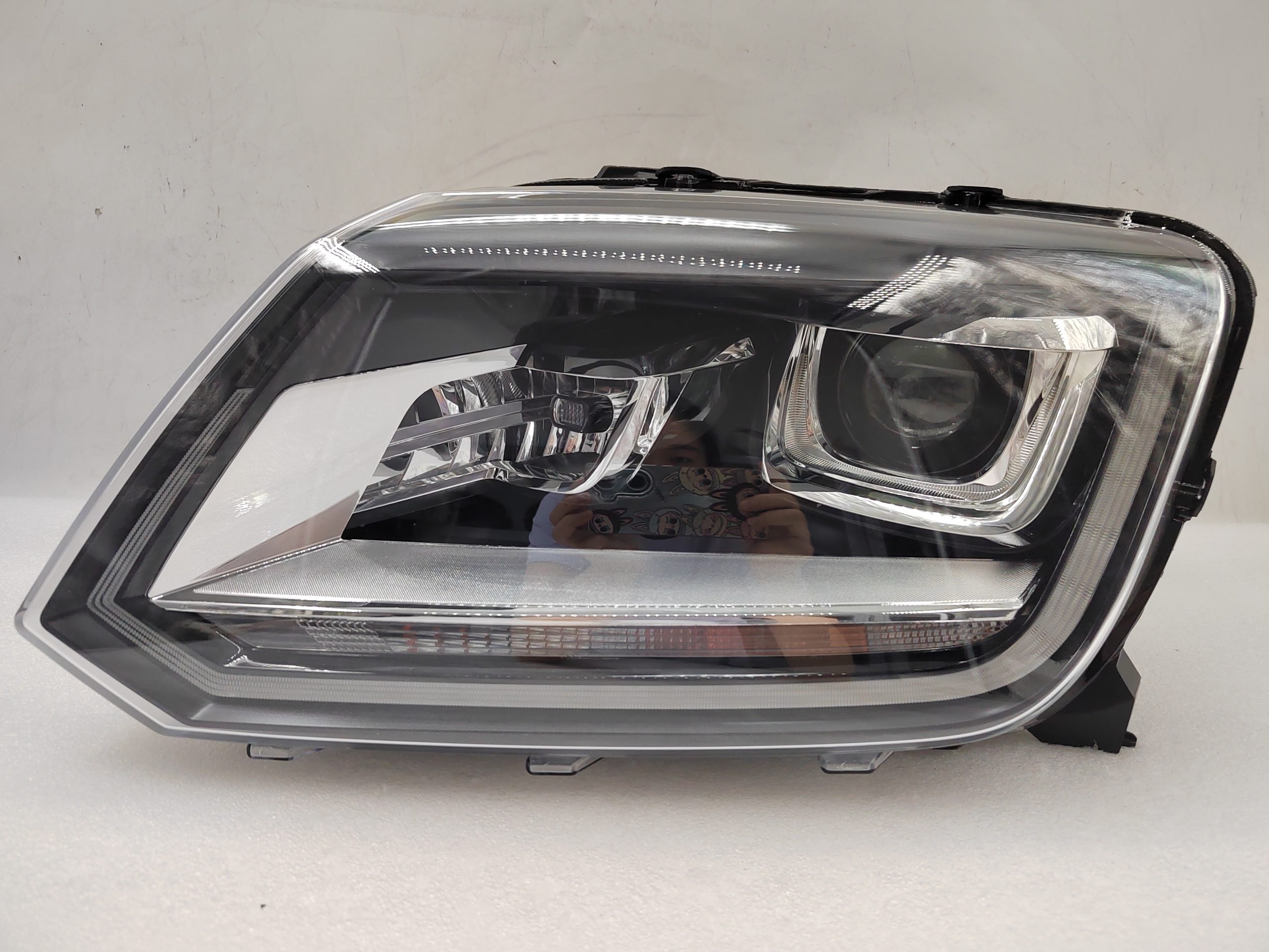 VOLKSWAGEN AMAROK V6 2011-2021 XENON L.H.S HEADLIGHT ASSEMBLY