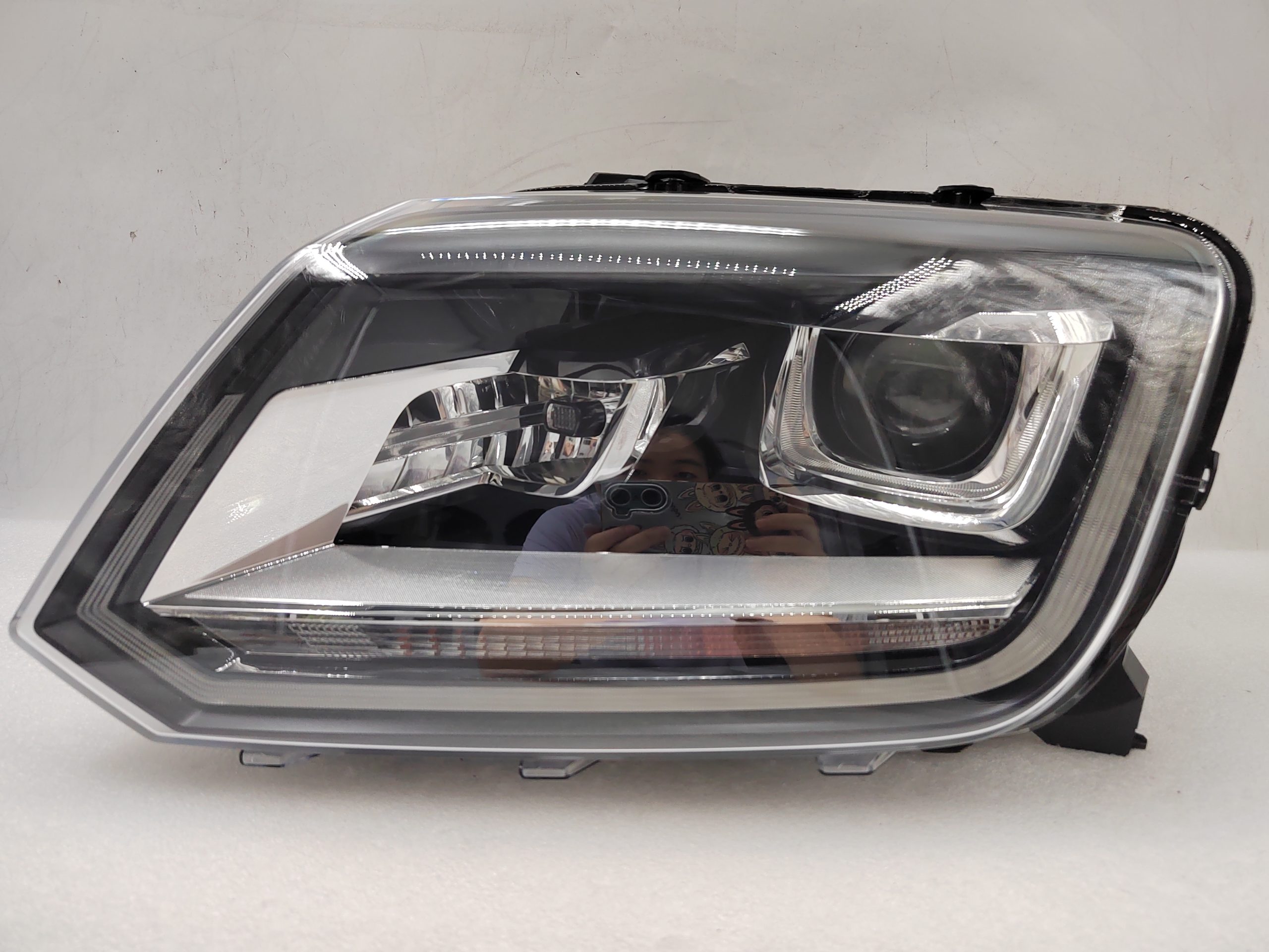 VOLKSWAGEN AMAROK V6 2011-2021 XENON L.H.S HEADLIGHT ASSEMBLY