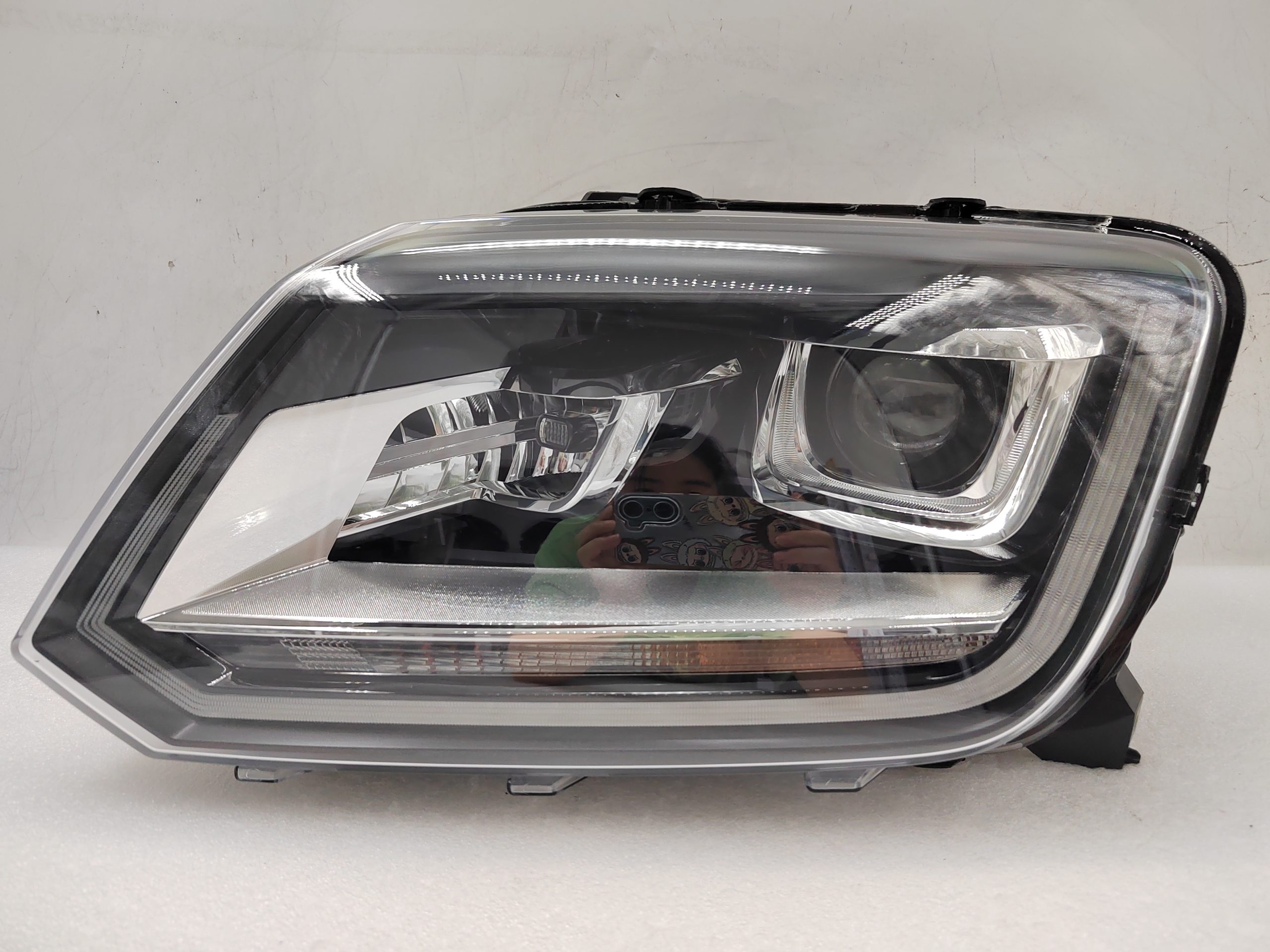 VOLKSWAGEN AMAROK V6 2011-2021 XENON L.H.S HEADLIGHT ASSEMBLY