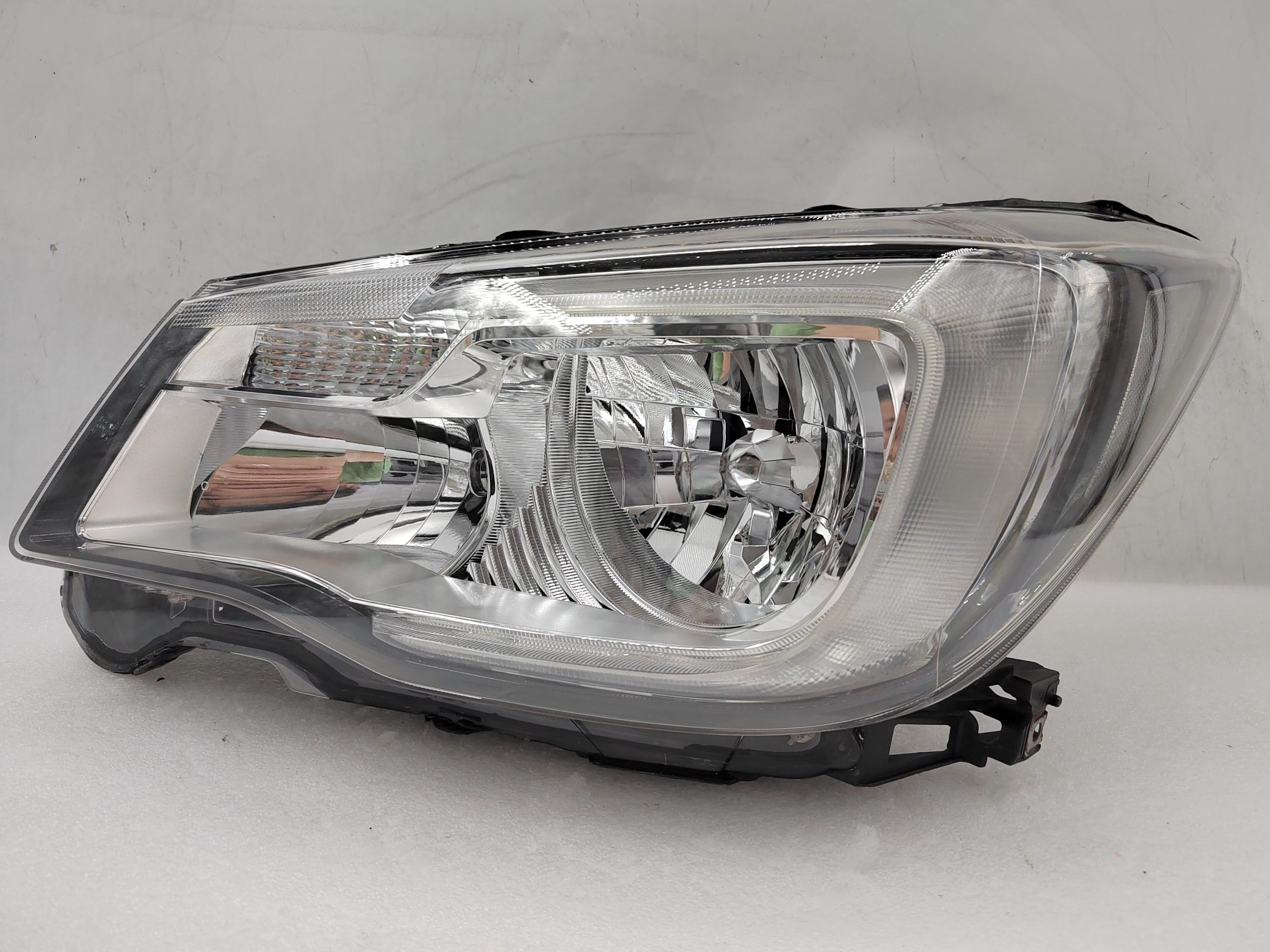 SUBARU FORESTER 2016-2018 HALOGEN L.H.S HEADLIGHT ASSEMBLY