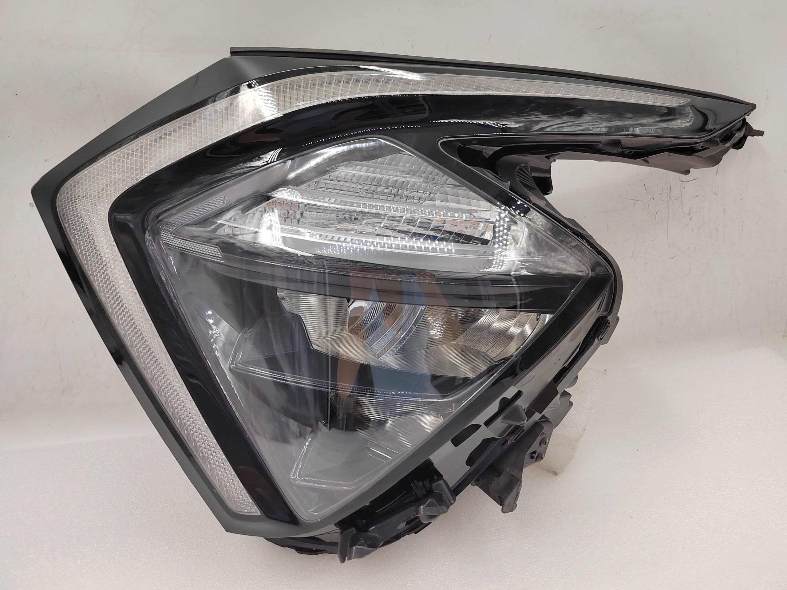 KIA SPORTAGE 2022-2024 LED L.H.S HEADLIGHT ASSEMBLY