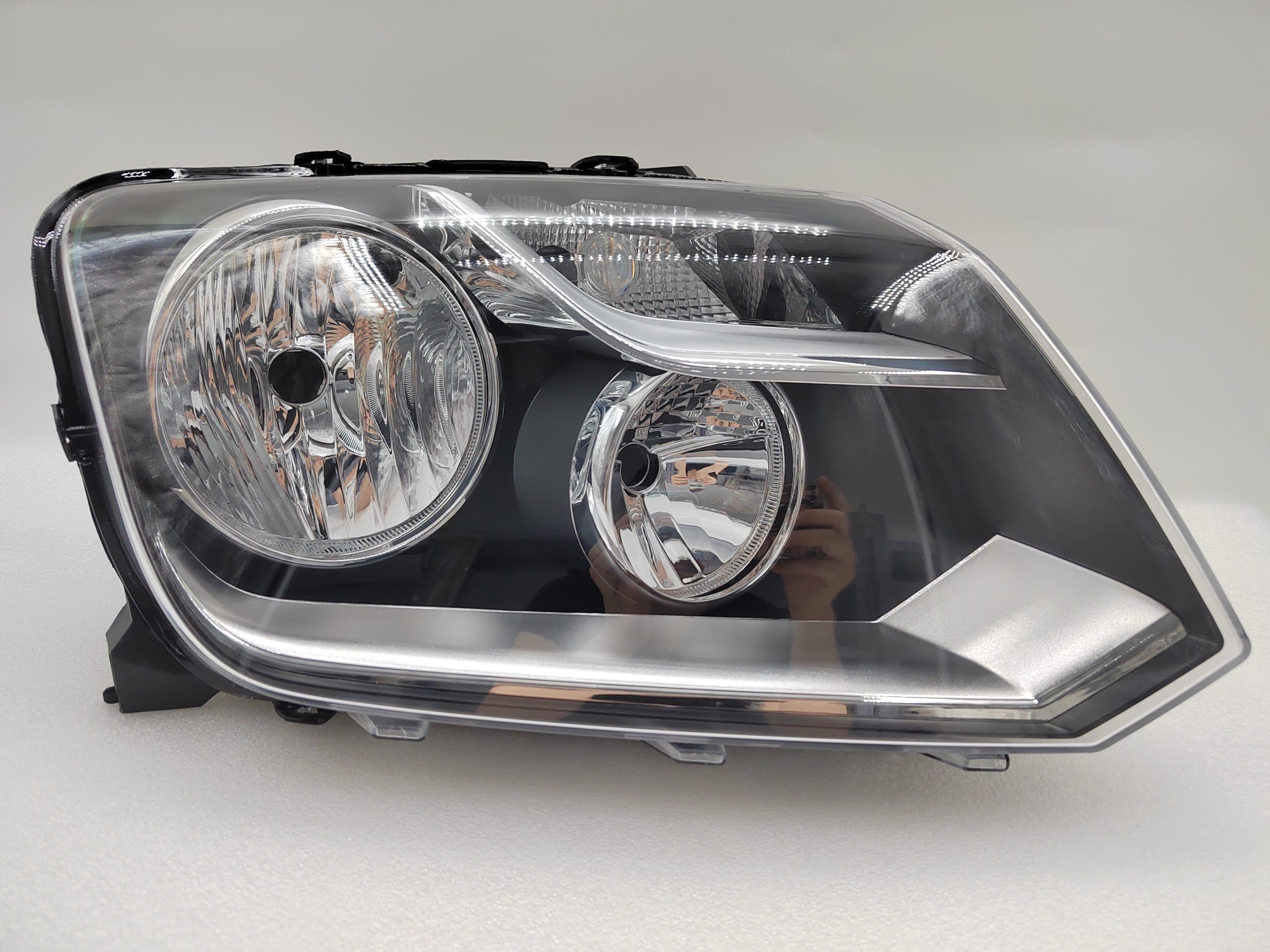 VOLKSWAGEN AMAROK V6 2011-2021 HALOGEN R.H.S HEADLIGHT ASSEMBLY