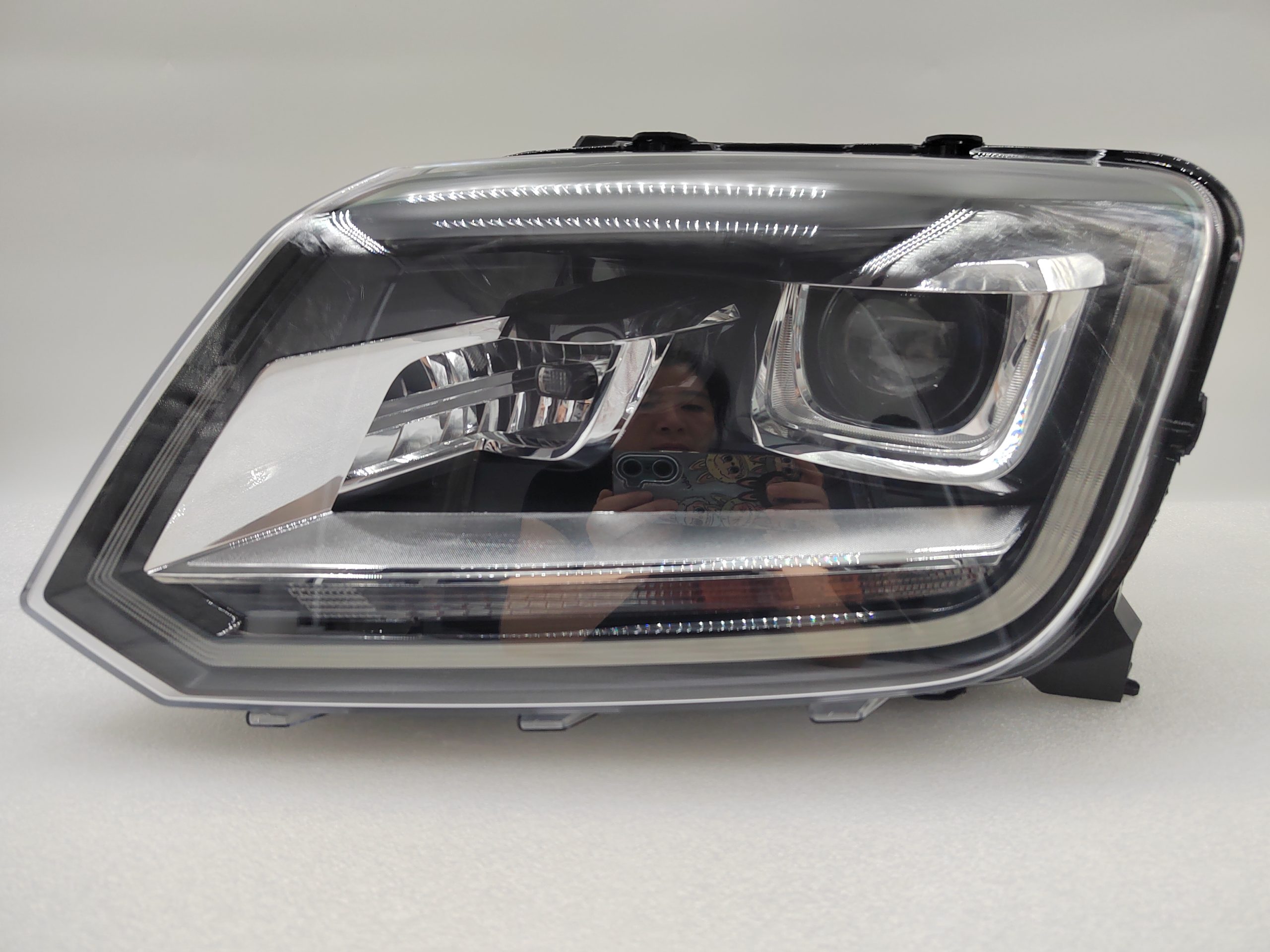 VOLKSWAGEN AMAROK V6 2011-2021 XENON L.H.S HEADLIGHT ASSEMBLY