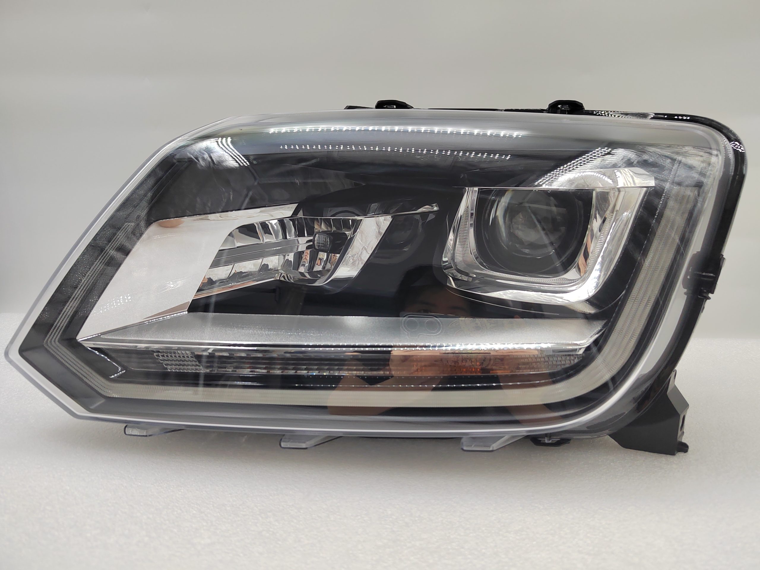 VOLKSWAGEN AMAROK V6 2011-2021 XENON L.H.S HEADLIGHT ASSEMBLY