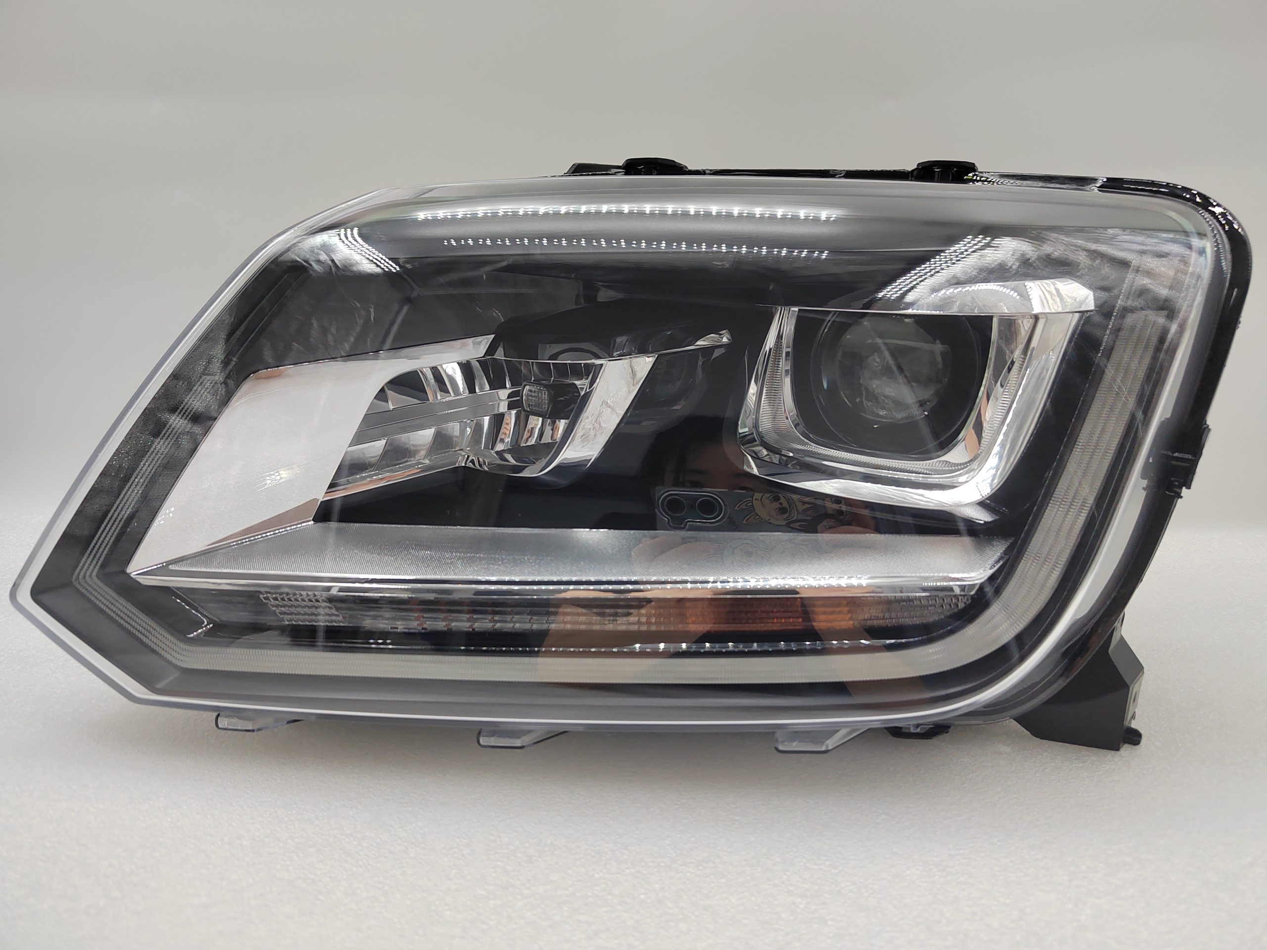 VOLKSWAGEN AMAROK V6 2011-2021 XENON L.H.S HEADLIGHT ASSEMBLY