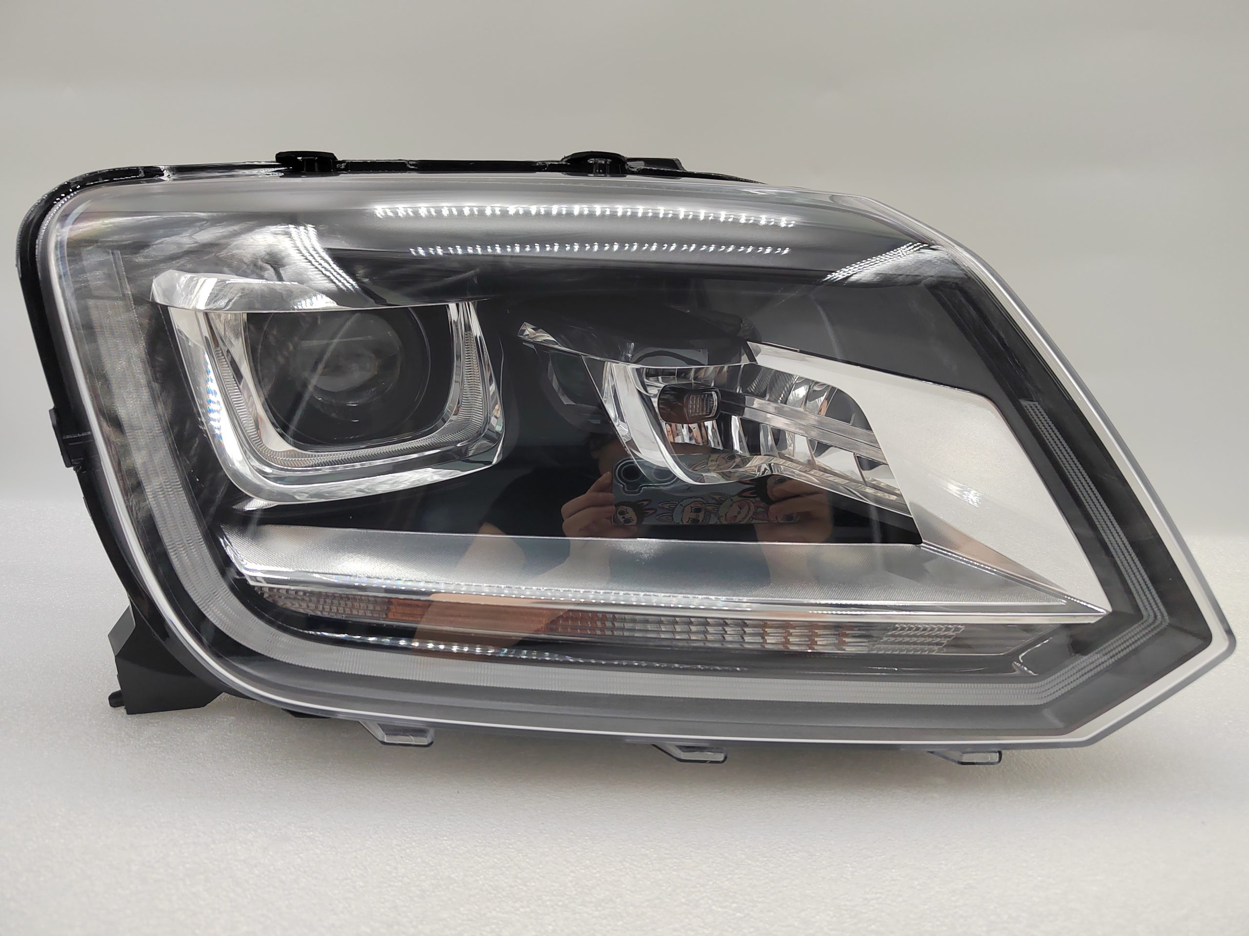 VOLKSWAGEN AMAROK V6 2011-2021 XENON R.H.S HEADLIGHT ASSEMBLY