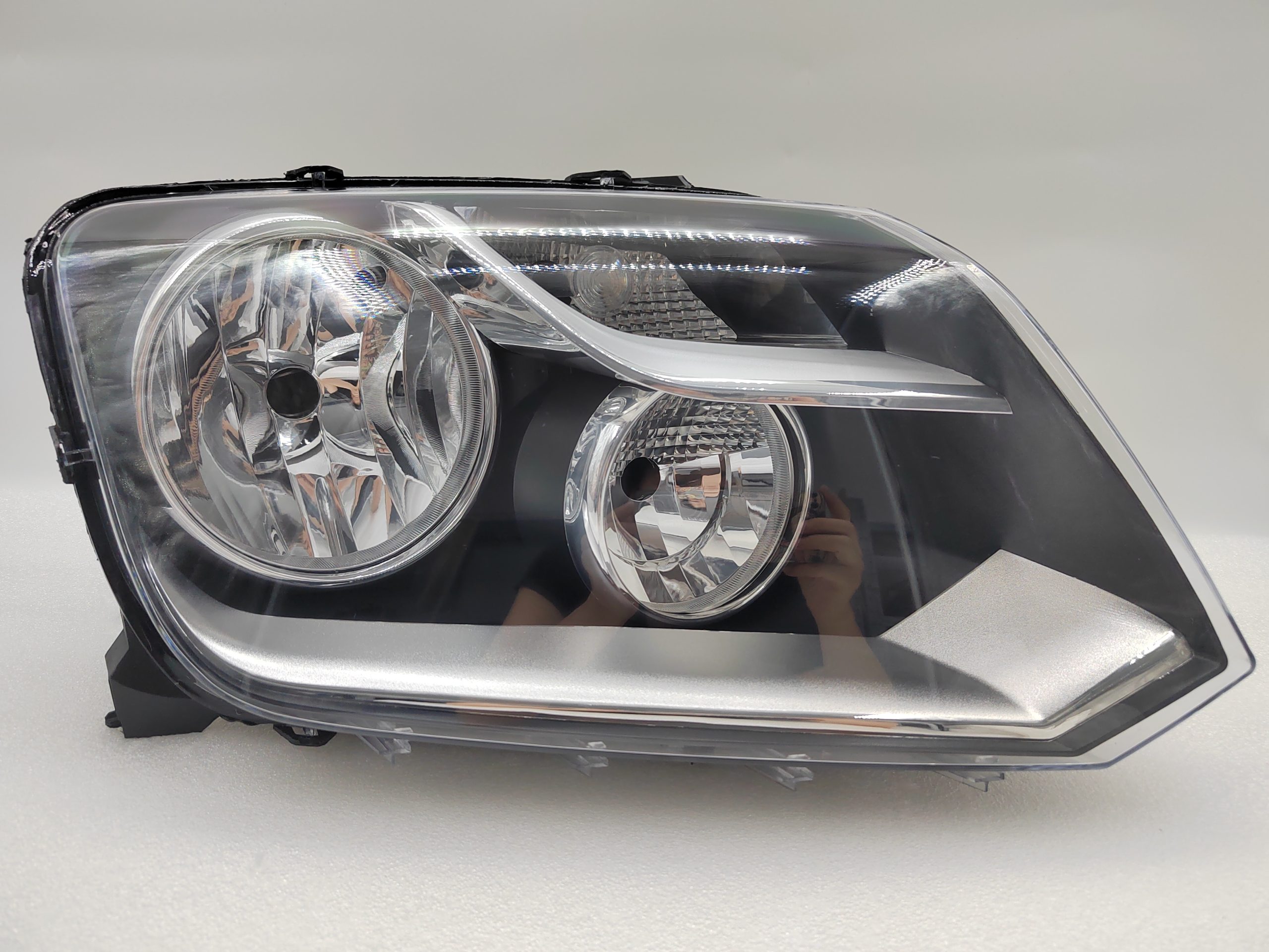 VOLKSWAGEN AMAROK V6 2011-2021 HALOGEN R.H.S HEADLIGHT ASSEMBLY