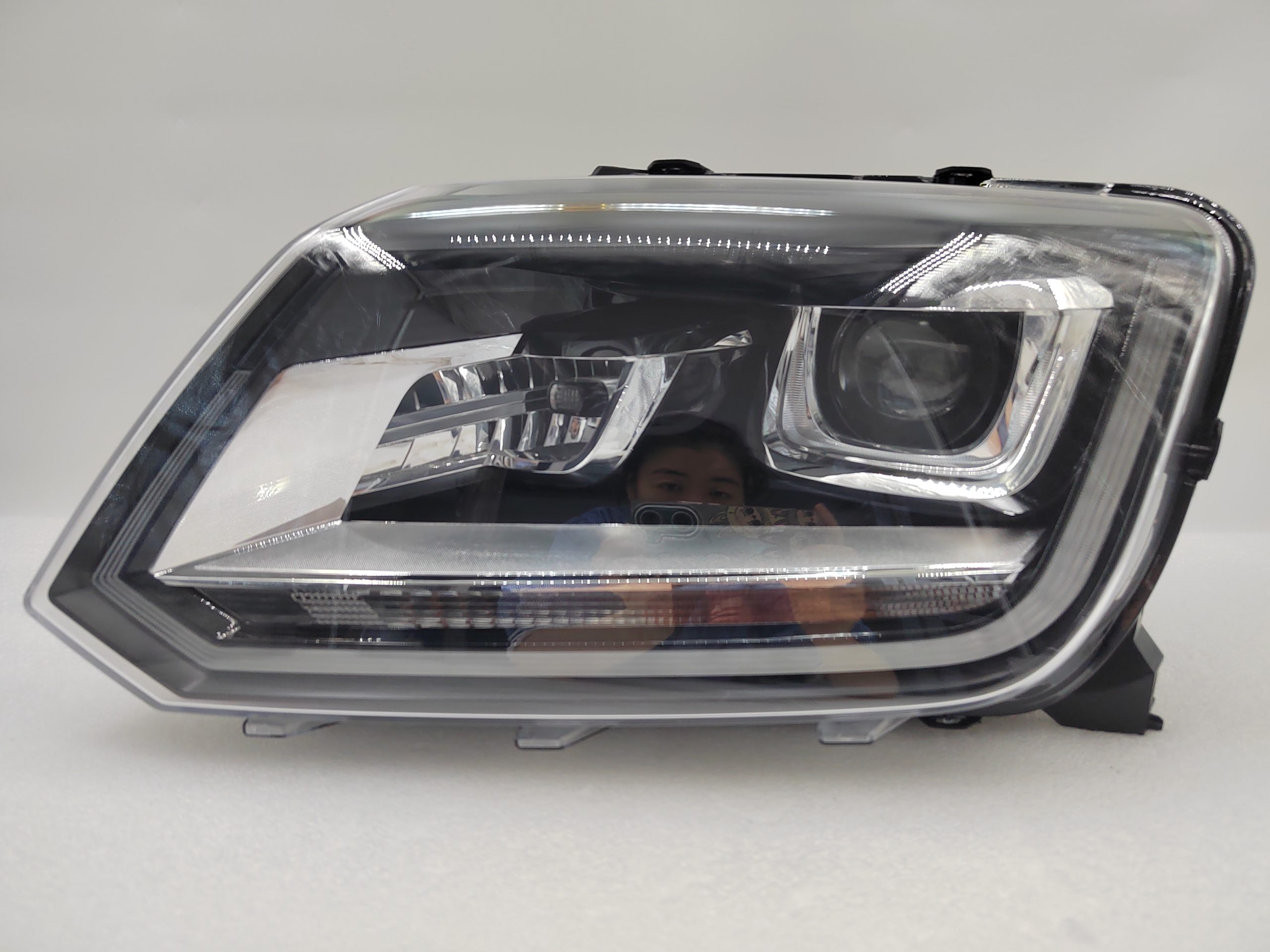 VOLKSWAGEN AMAROK V6 2011-2021 XENON L.H.S HEADLIGHT ASSEMBLY