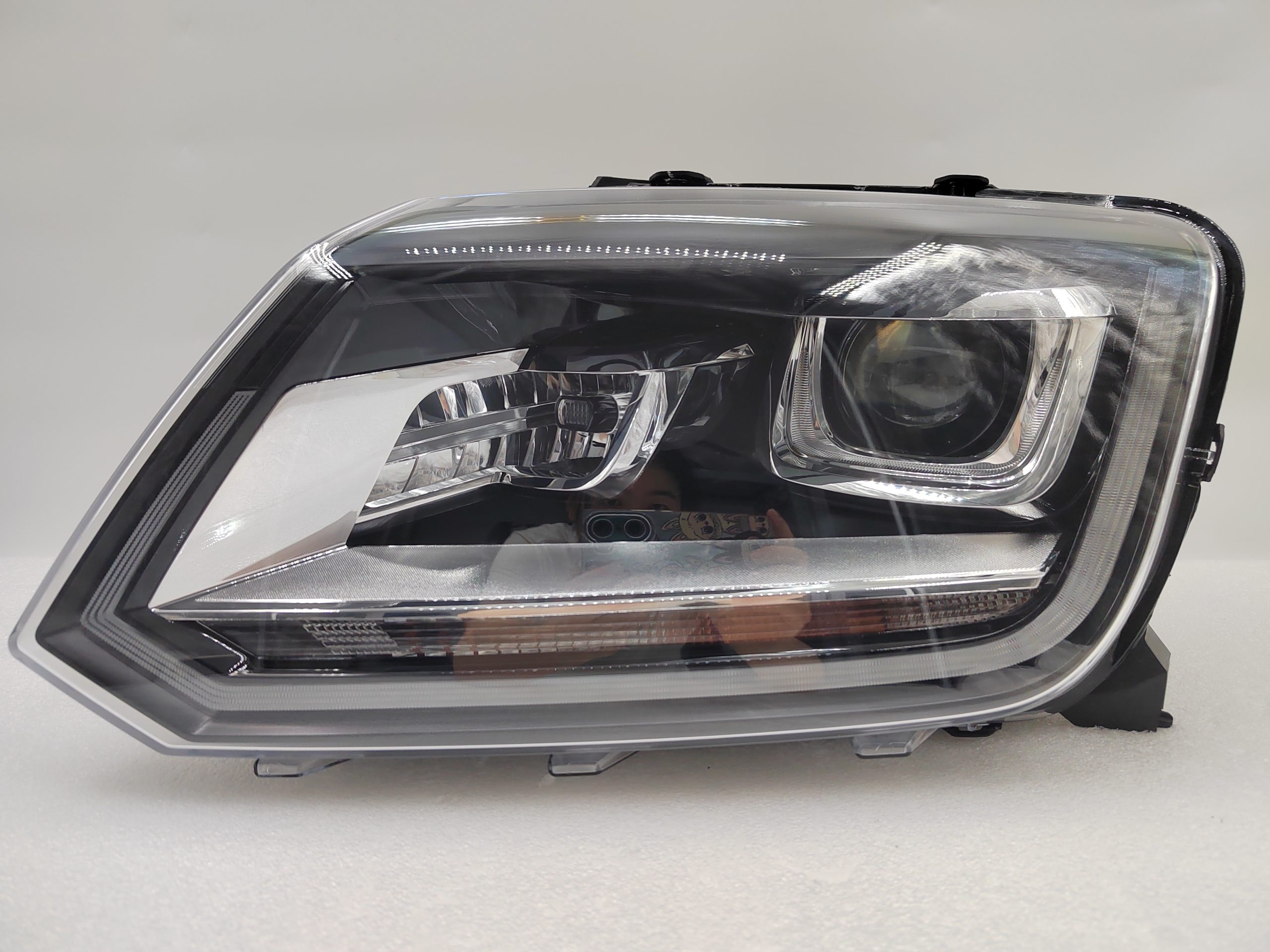 VOLKSWAGEN AMAROK V6 2011-2021 XENON L.H.S HEADLIGHT ASSEMBLY