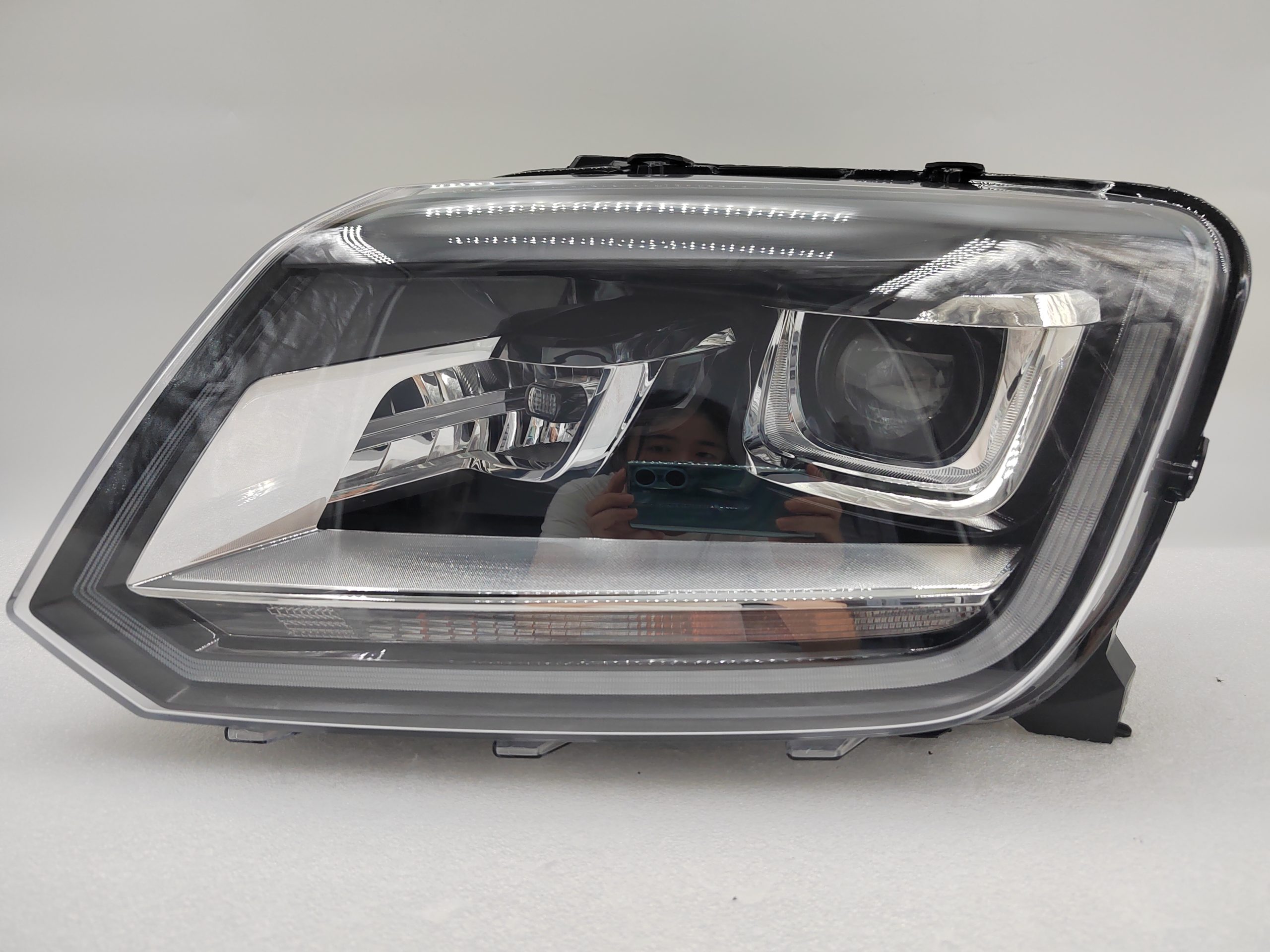 VOLKSWAGEN AMAROK V6 2011-2021 XENON L.H.S HEADLIGHT ASSEMBLY