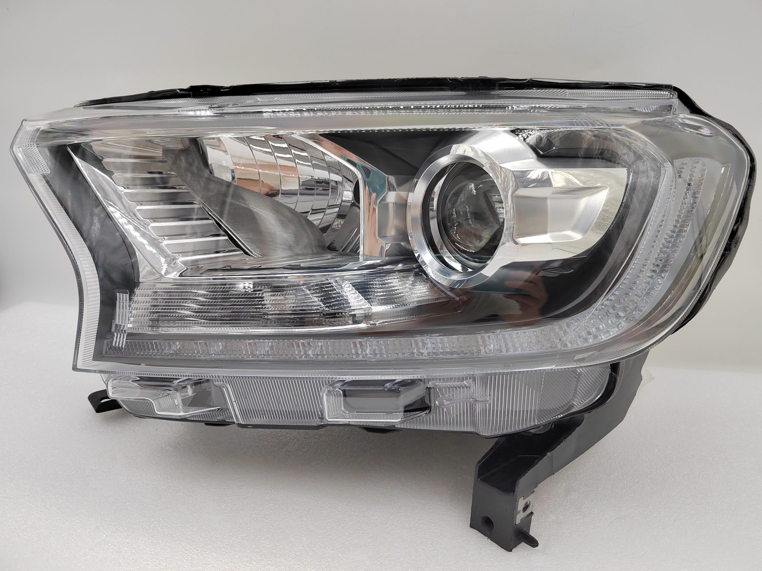 FORD EVEREST RANGER 2015-2019 XENON L.H.S HEADLIGHT ASSEMBLY
