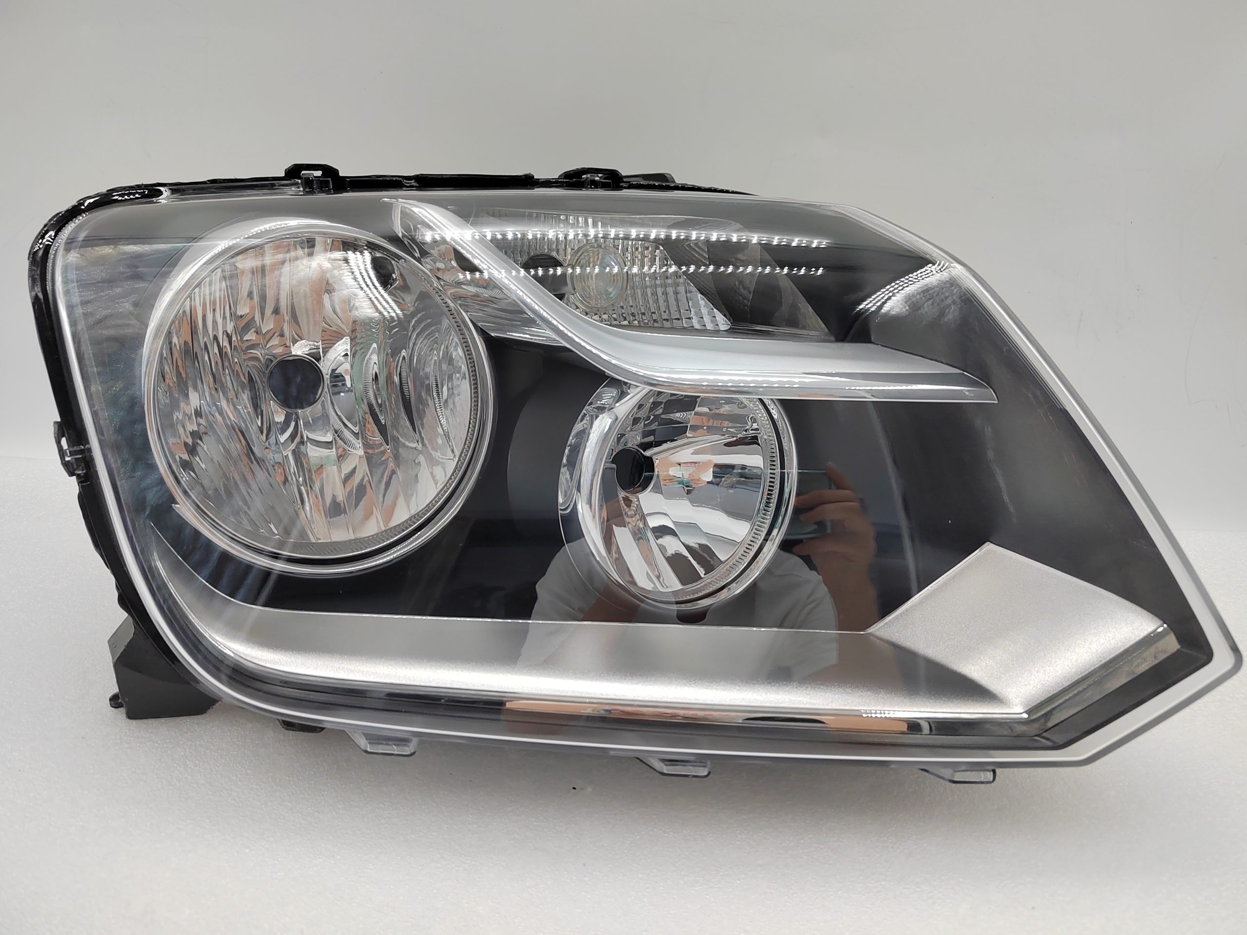 VOLKSWAGEN AMAROK V6 2011-2021 HALOGEN R.H.S HEADLIGHT ASSEMBLY