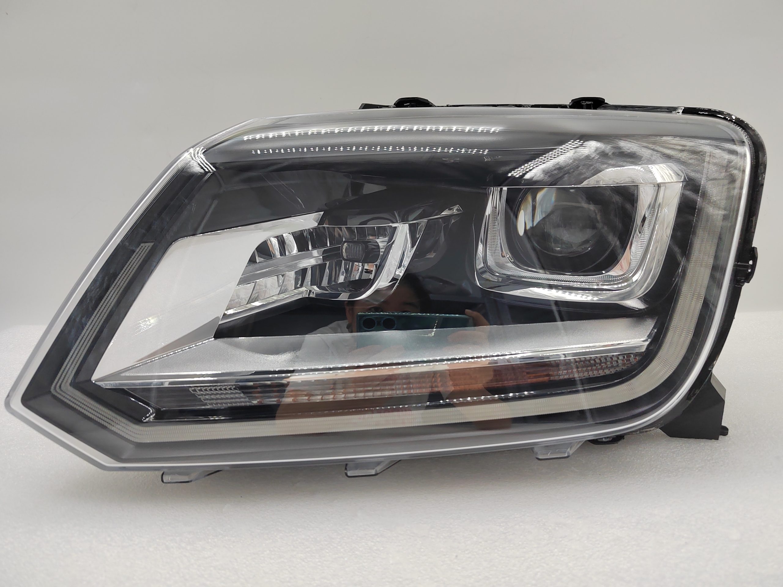 VOLKSWAGEN AMAROK V6 2011-2021 XENON L.H.S HEADLIGHT ASSEMBLY