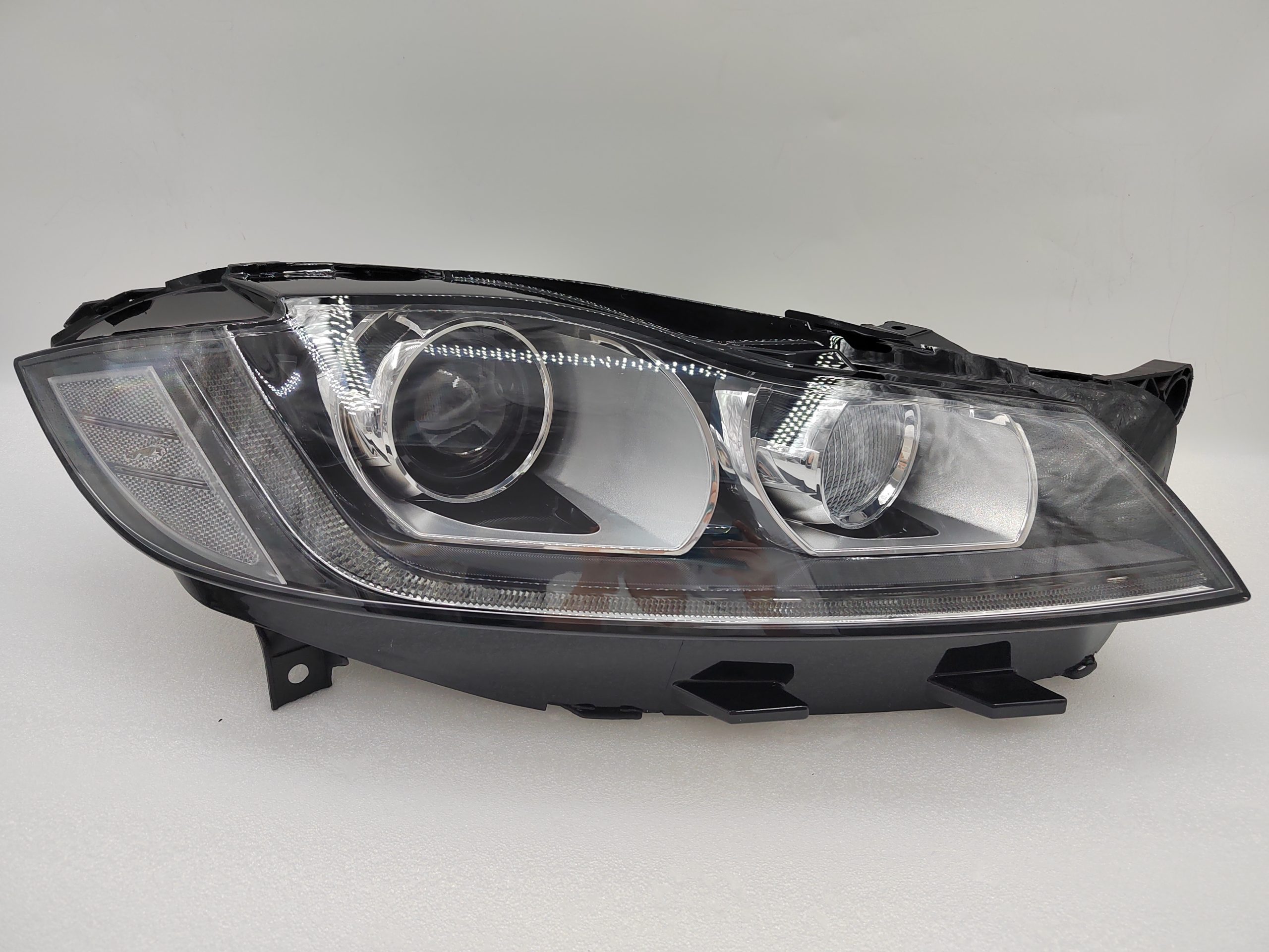 JAGUAR XF 2016-2020 XENON R.H.S HEADLIGHT ASSEMBLY