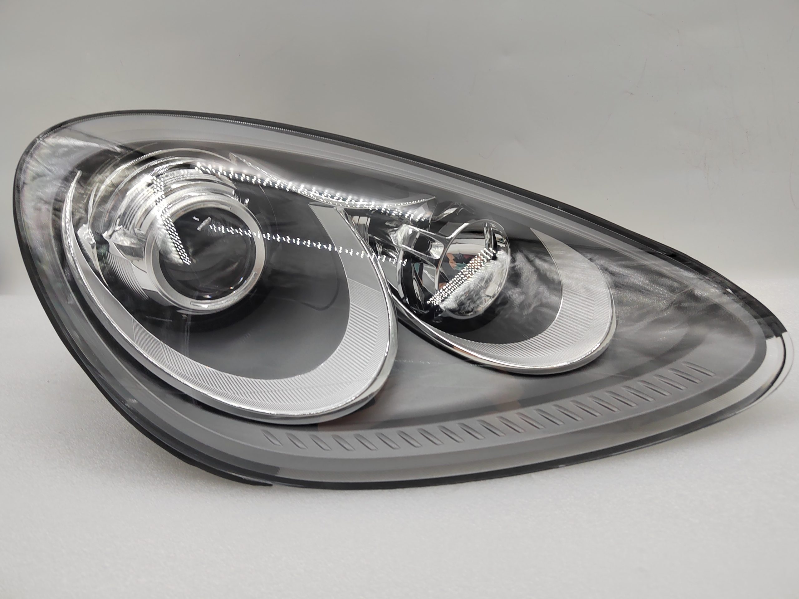 PORSCHE CAYENNE 958 2011-2014 HALOGEN R.H.S HEADLIGHT ASSEMBLY