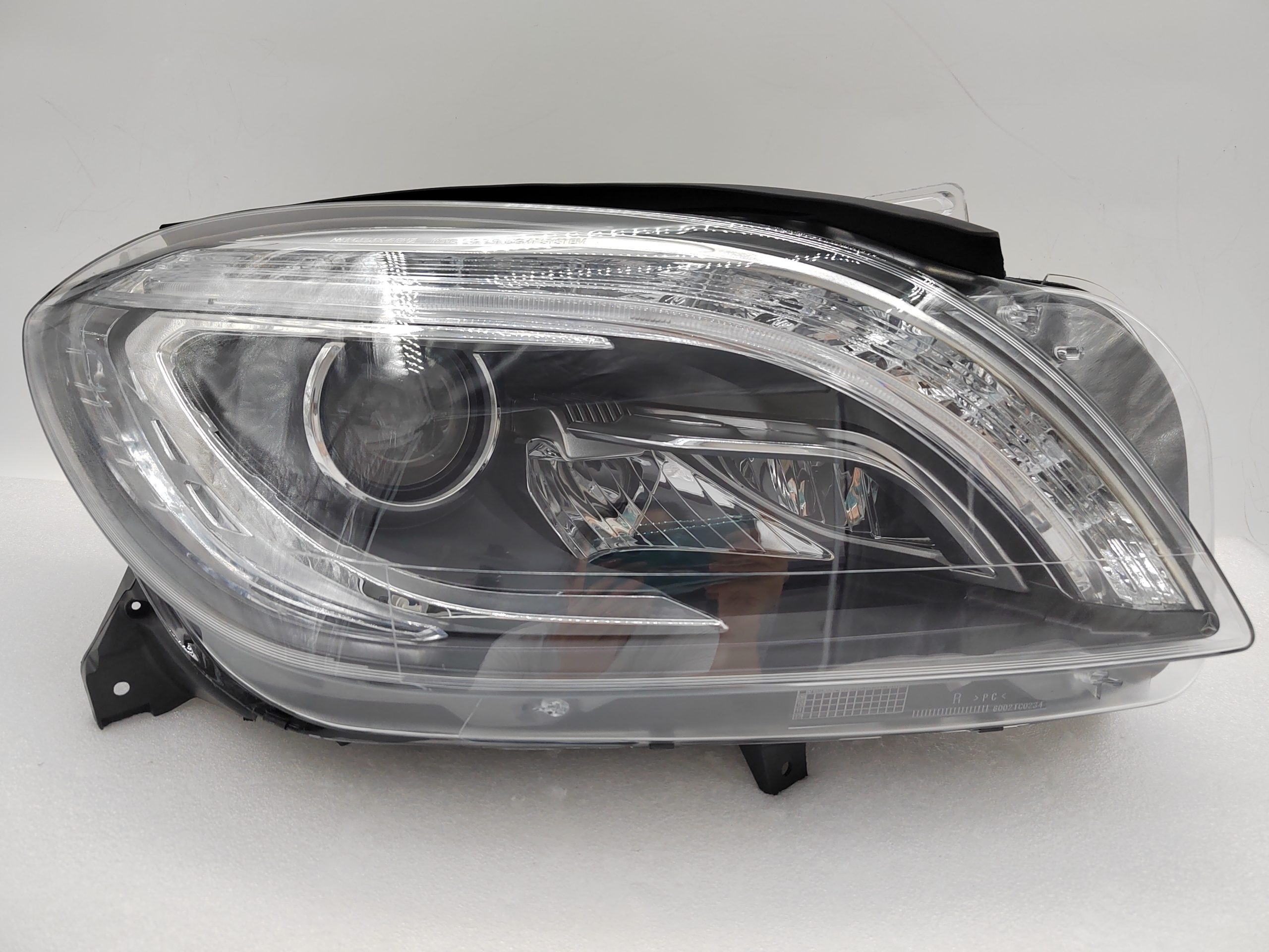 MERCEDES-BENZ ML-CLASS W166 2011-2015 XENON R.H.S HEADLIGHT ASSEMBLY