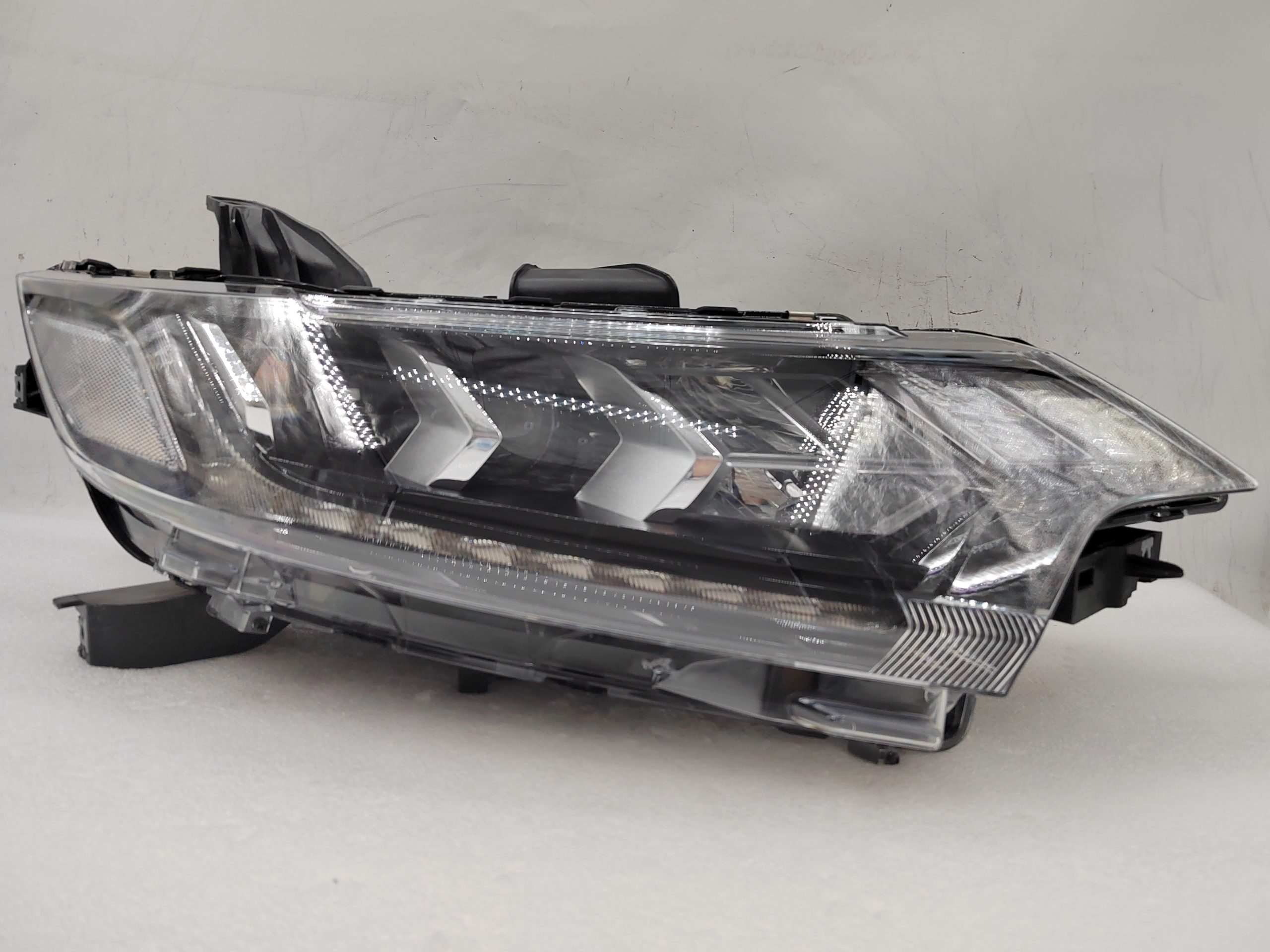 MITSUBISHI OUTLANDER 2016-2020 LED R.H.S HEADLIGHT ASSEMBLY