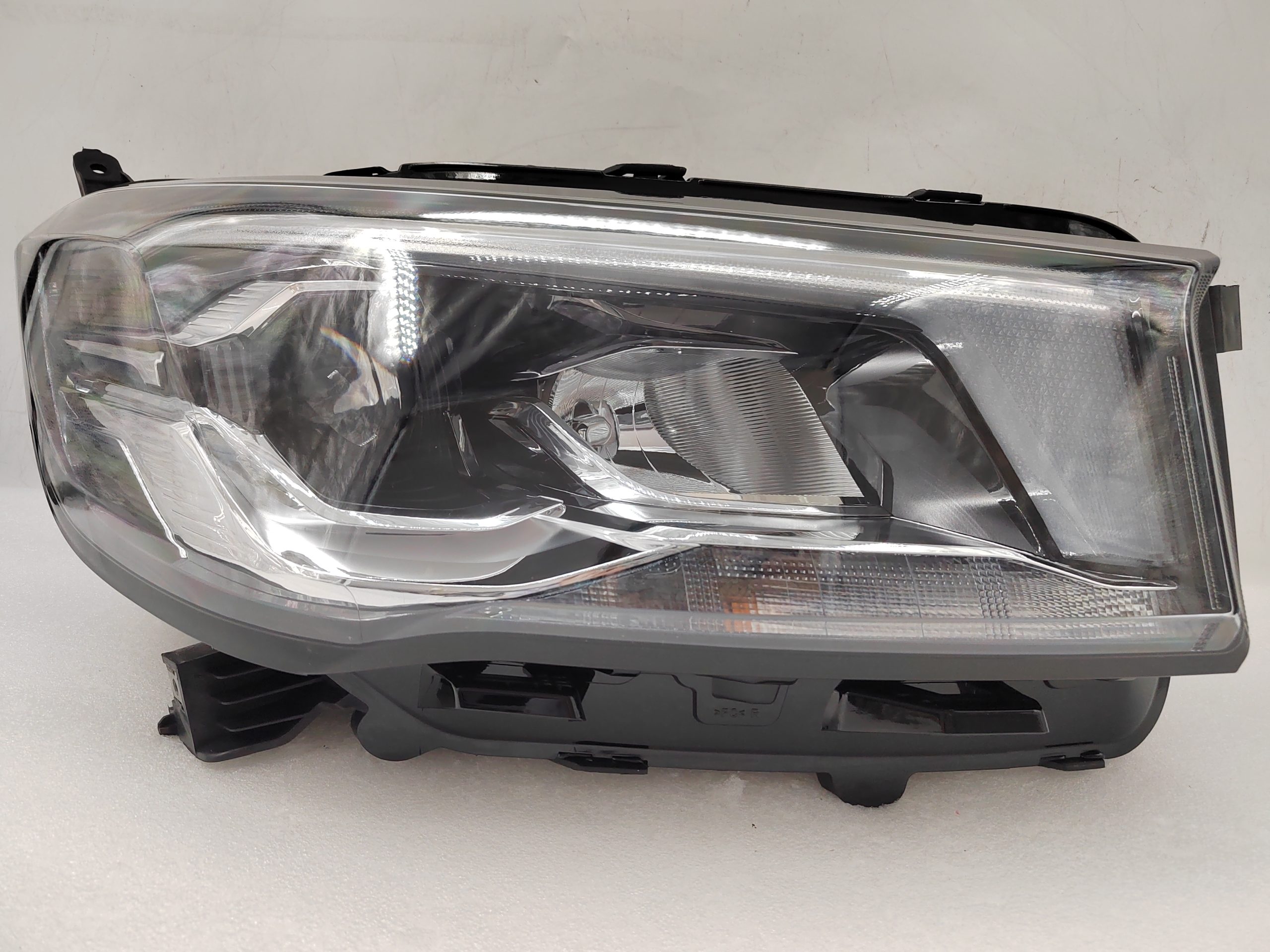 MAXUS LDV DELIVER  9 2019-2023 HALOGEN R.H.S HEADLIGHT ASSEMBLY