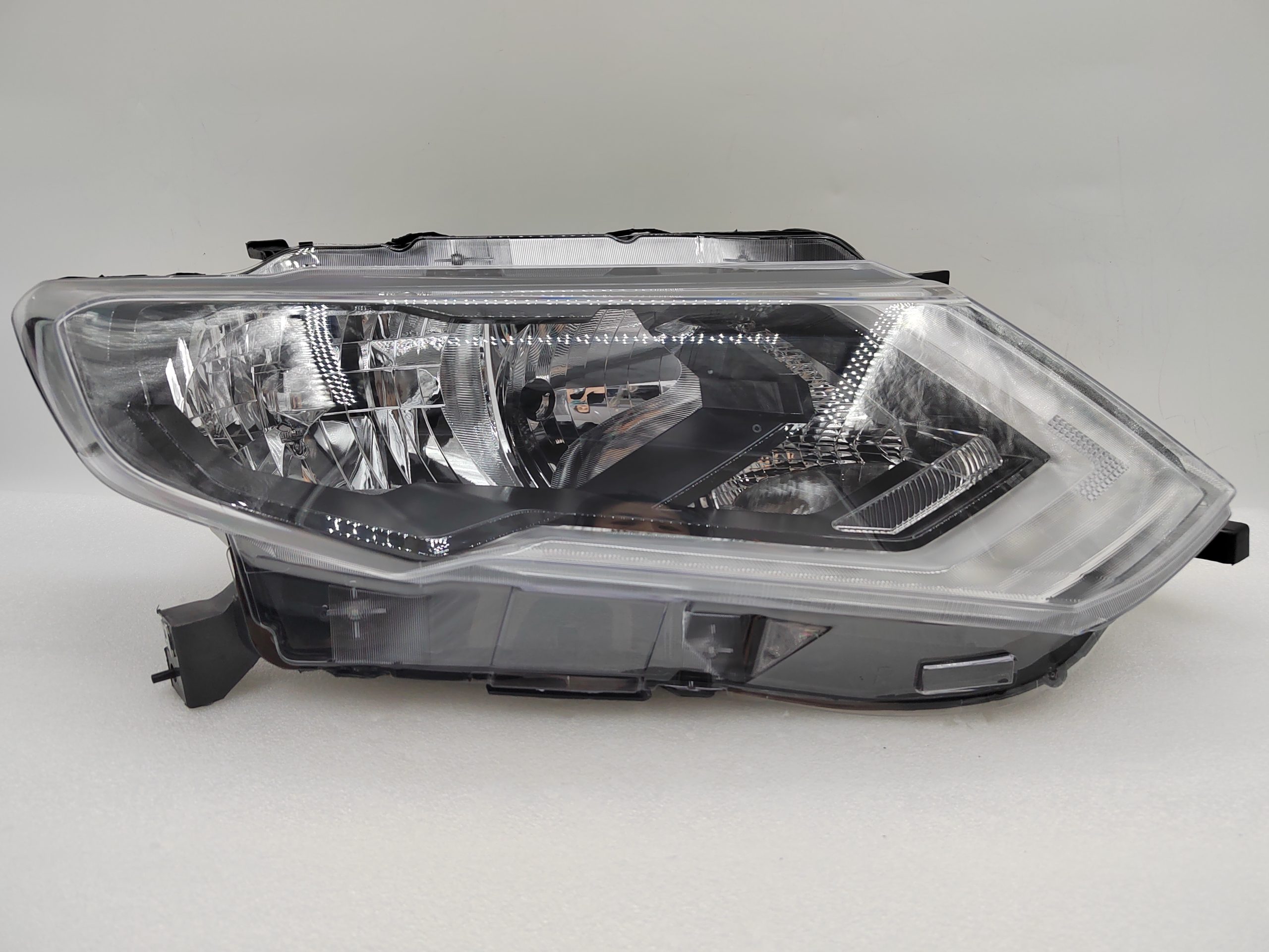 NISSAN X-TRAIL T32 2017-2019 HALOGEN R.H.S HEADLIGHT ASSEMBLY