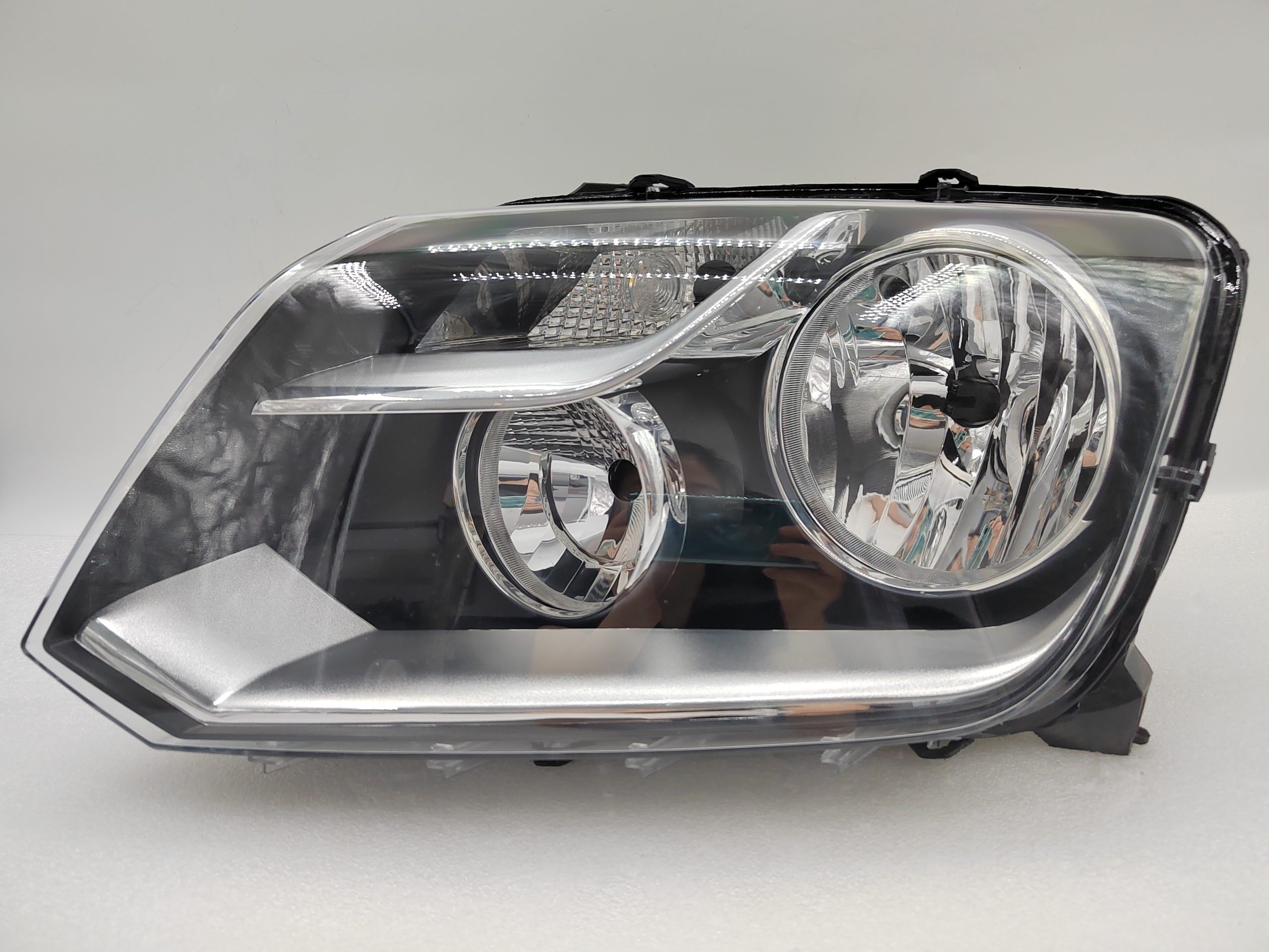 VOLKSWAGEN AMAROK V6 2011-2021 HALOGEN L.H.S HEADLIGHT ASSEMBLY
