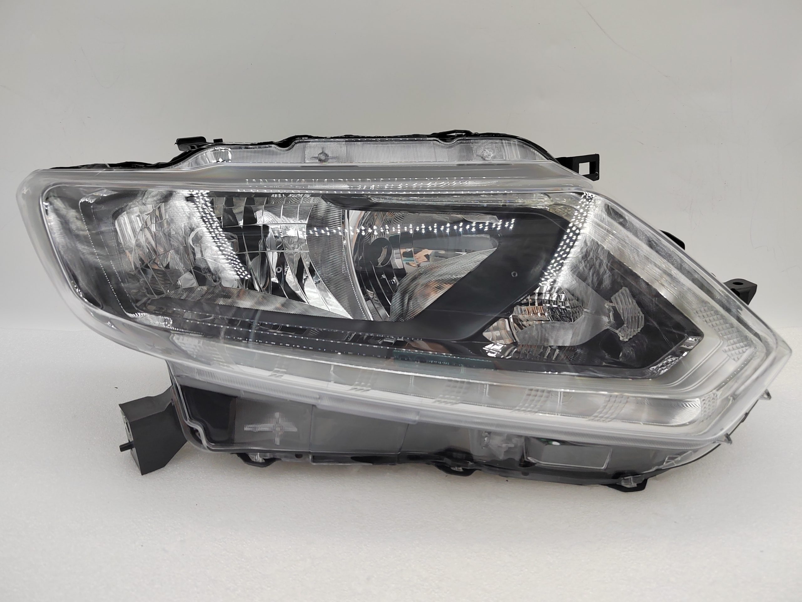 NISSAN X-TRAIL 2014-2016 HALOGEN R.H.S HEADLIGHT ASSEMBLY