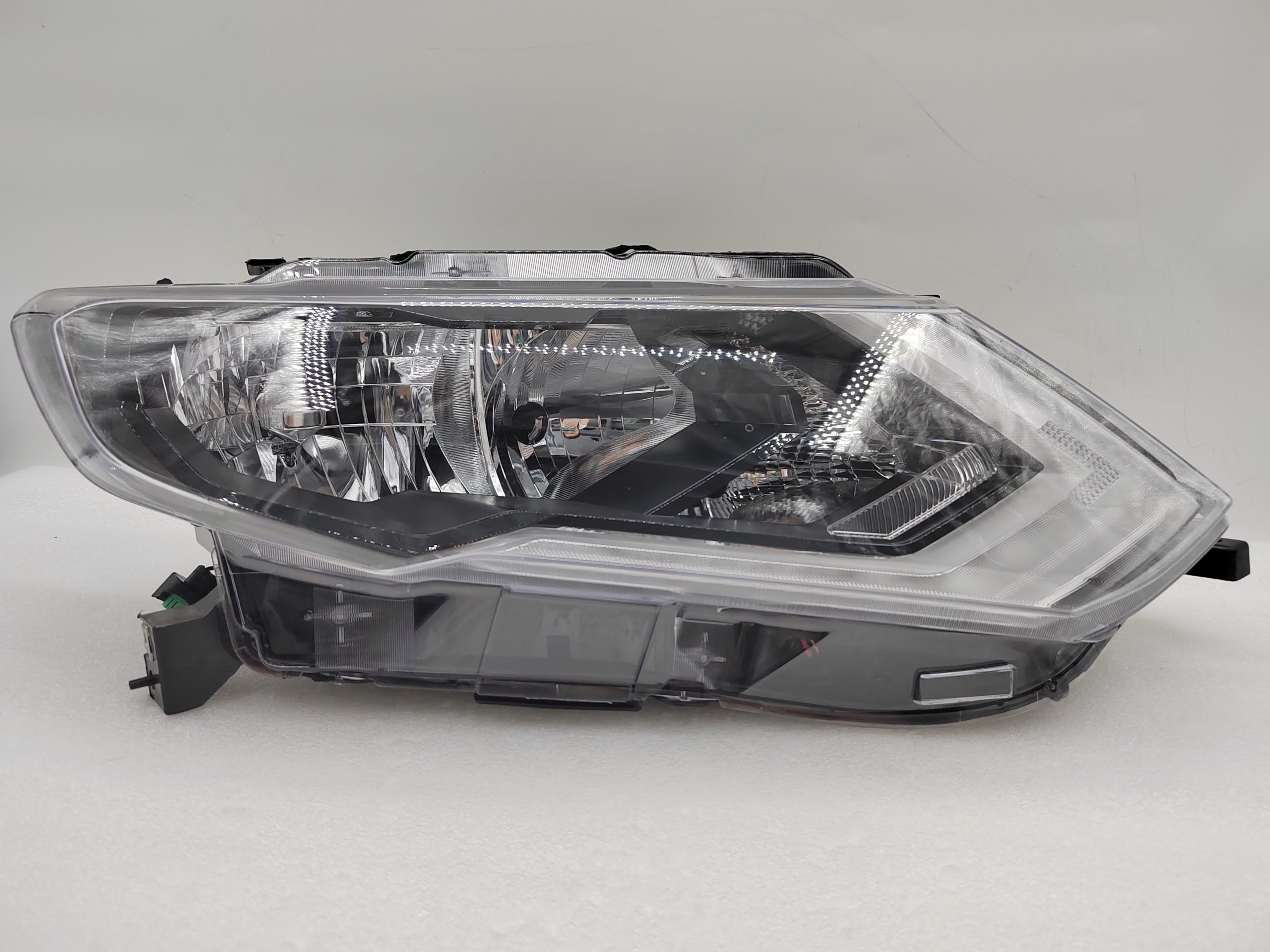 NISSAN X-TRAIL T32 2017-2019 HALOGEN R.H.S HEADLIGHT ASSEMBLY