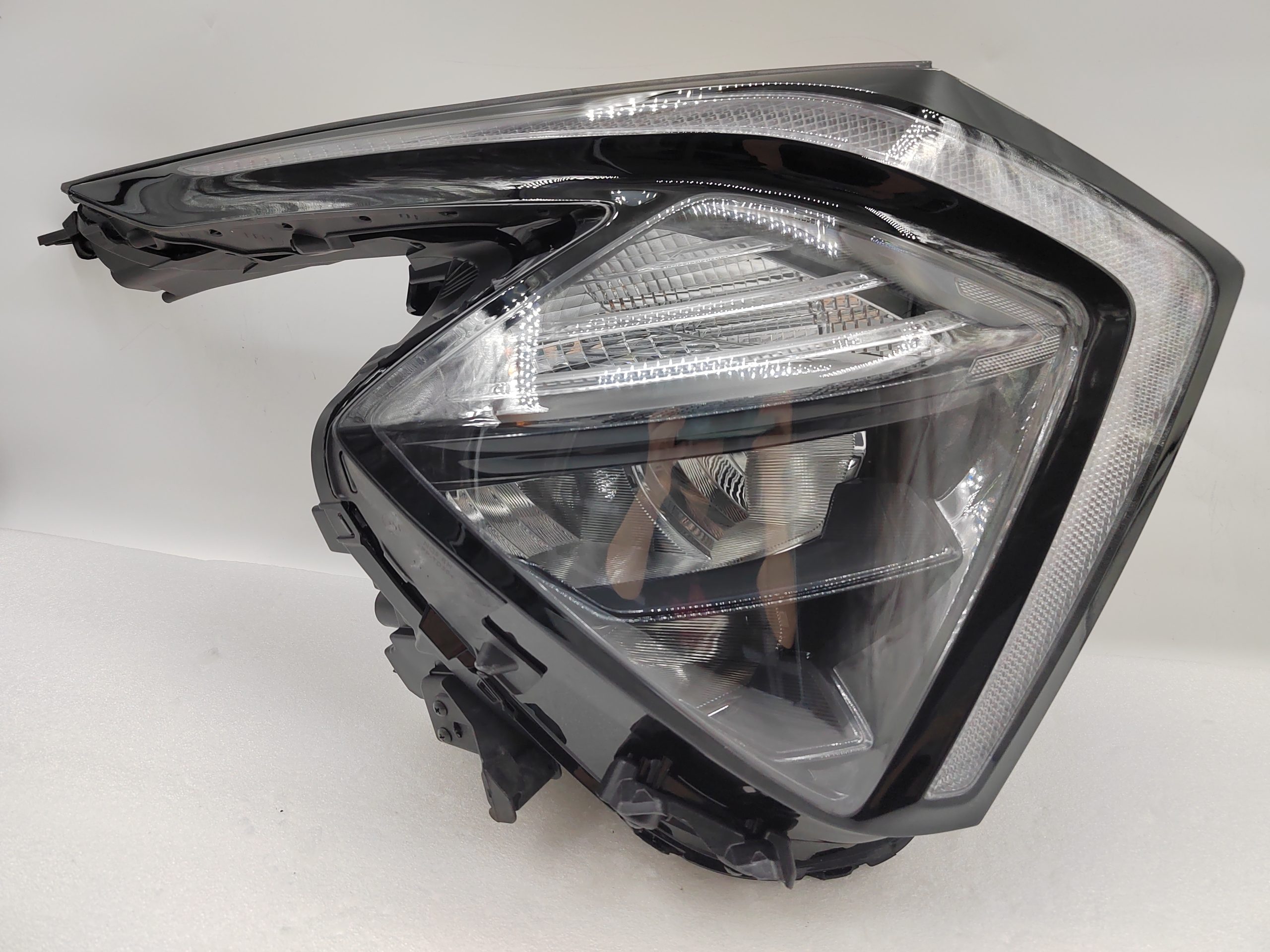 KIA SPORTAGE 2022-2024 LED R.H.S HEADLIGHT ASSEMBLY