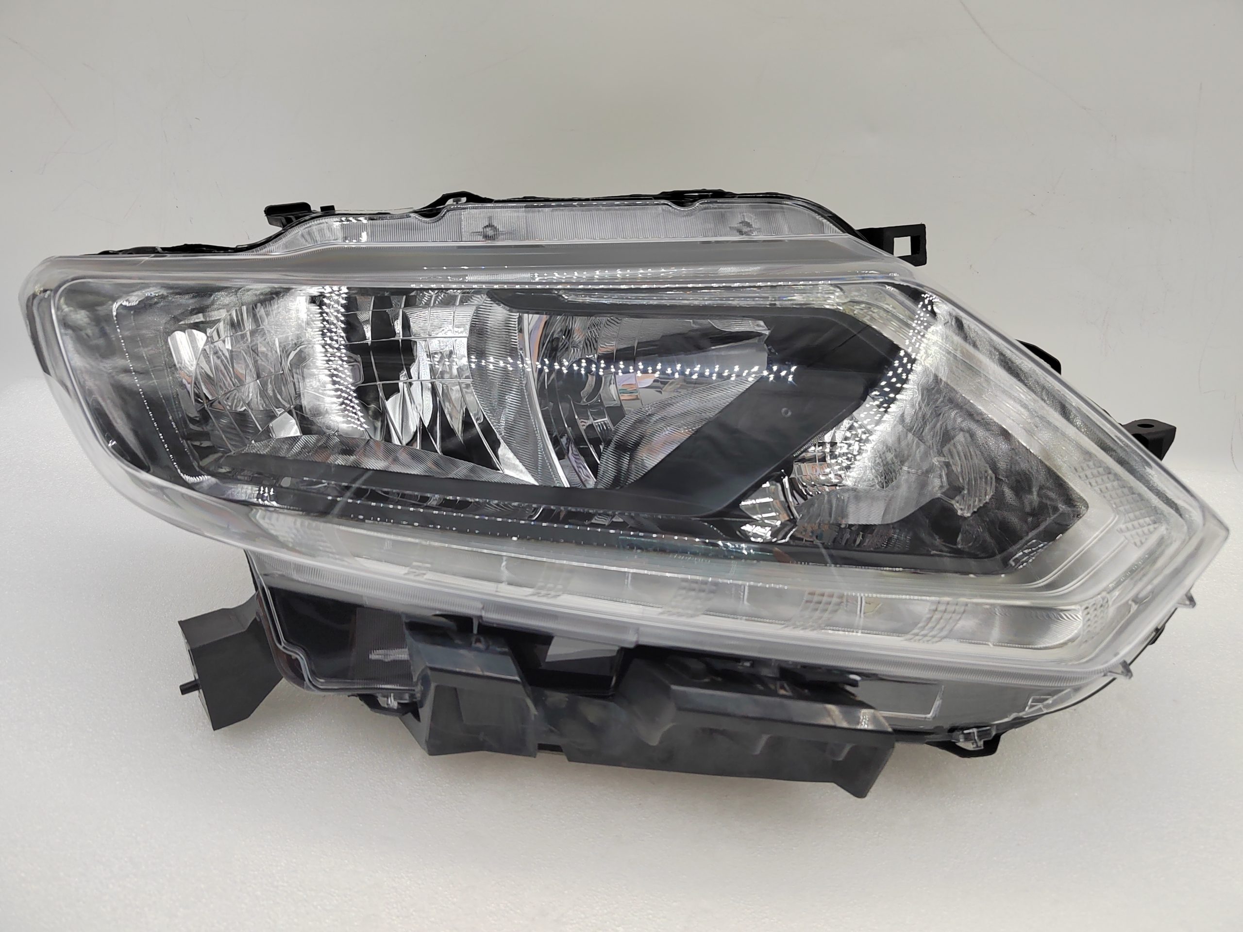 NISSAN X-TRAIL 2014-2016 HALOGEN R.H.S HEADLIGHT ASSEMBLY