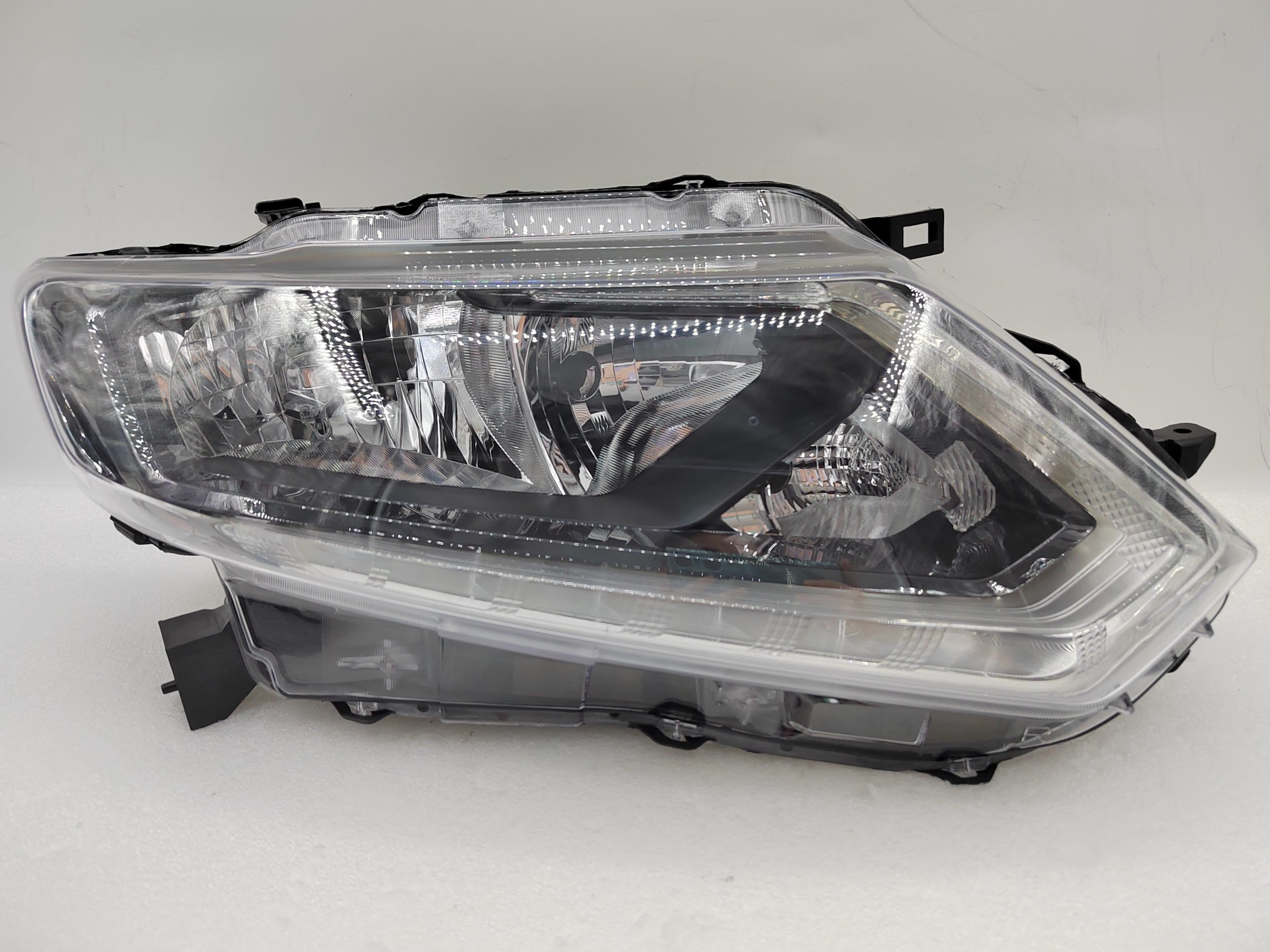 NISSAN X-TRAIL 2014-2016 HALOGEN R.H.S HEADLIGHT ASSEMBLY