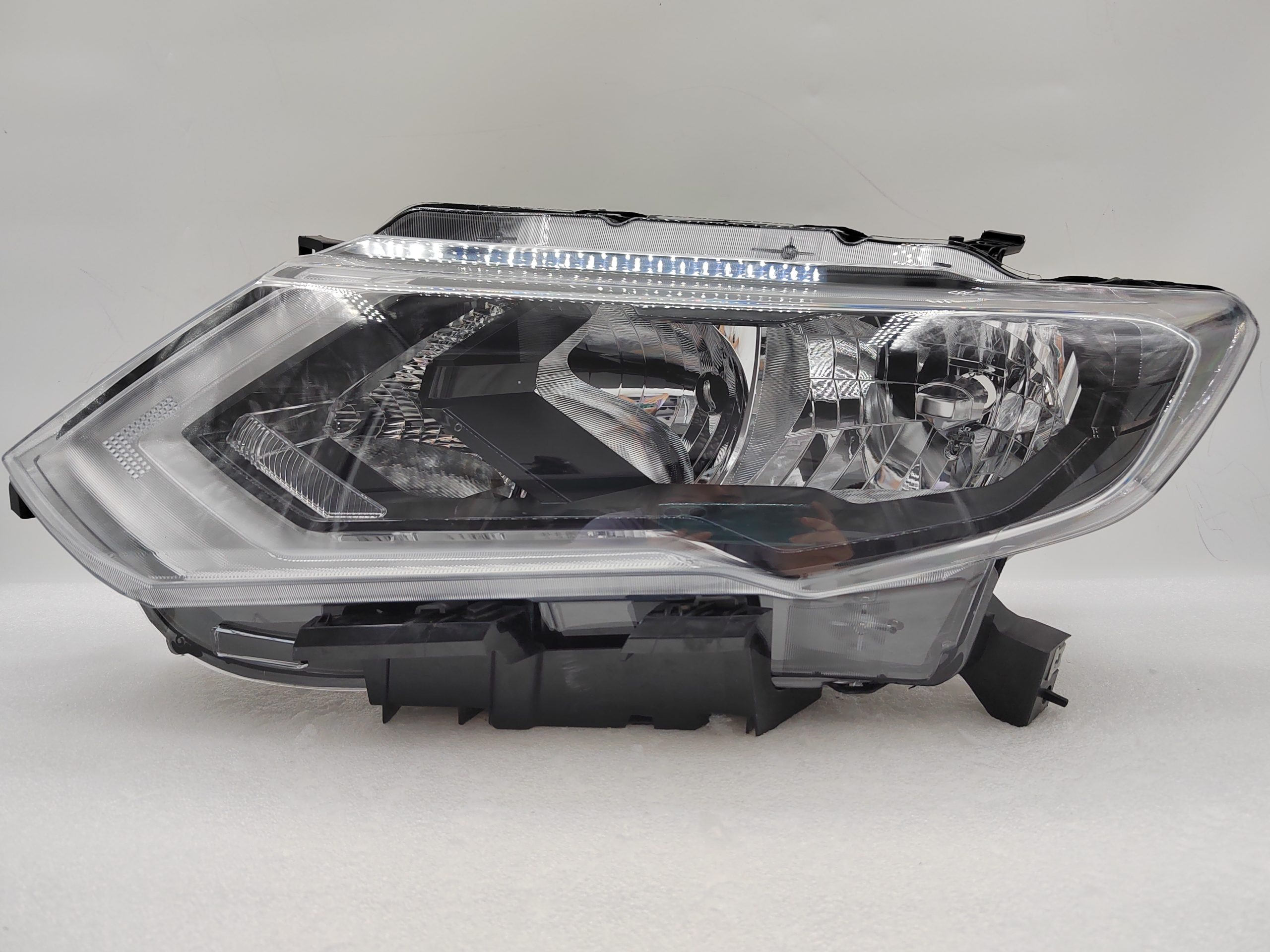 NISSAN X-TRAIL T32 2017-2019 HALOGEN L.H.S HEADLIGHT ASSEMBLY