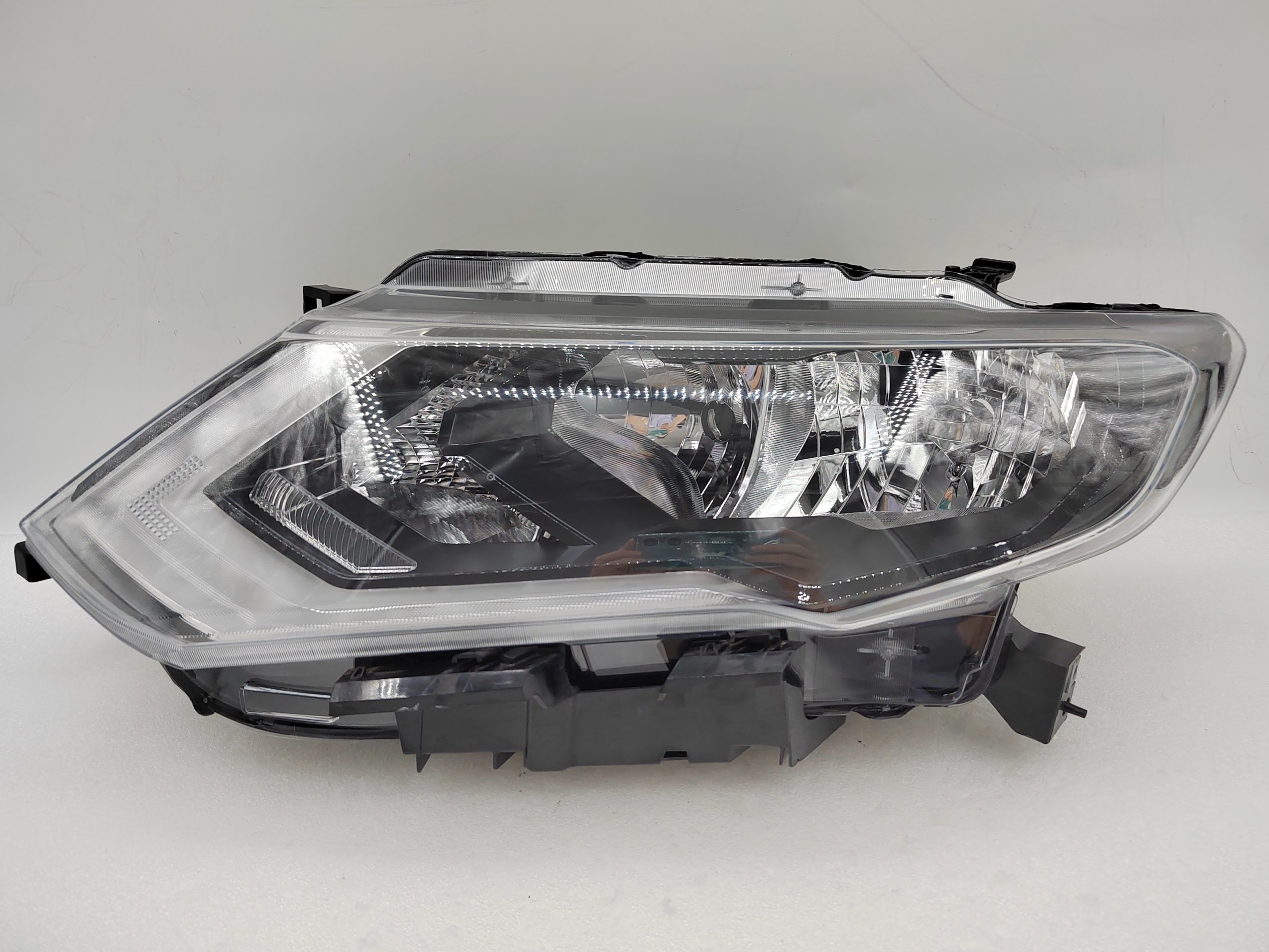 NISSAN X-TRAIL T32 2017-2019 HALOGEN L.H.S HEADLIGHT ASSEMBLY