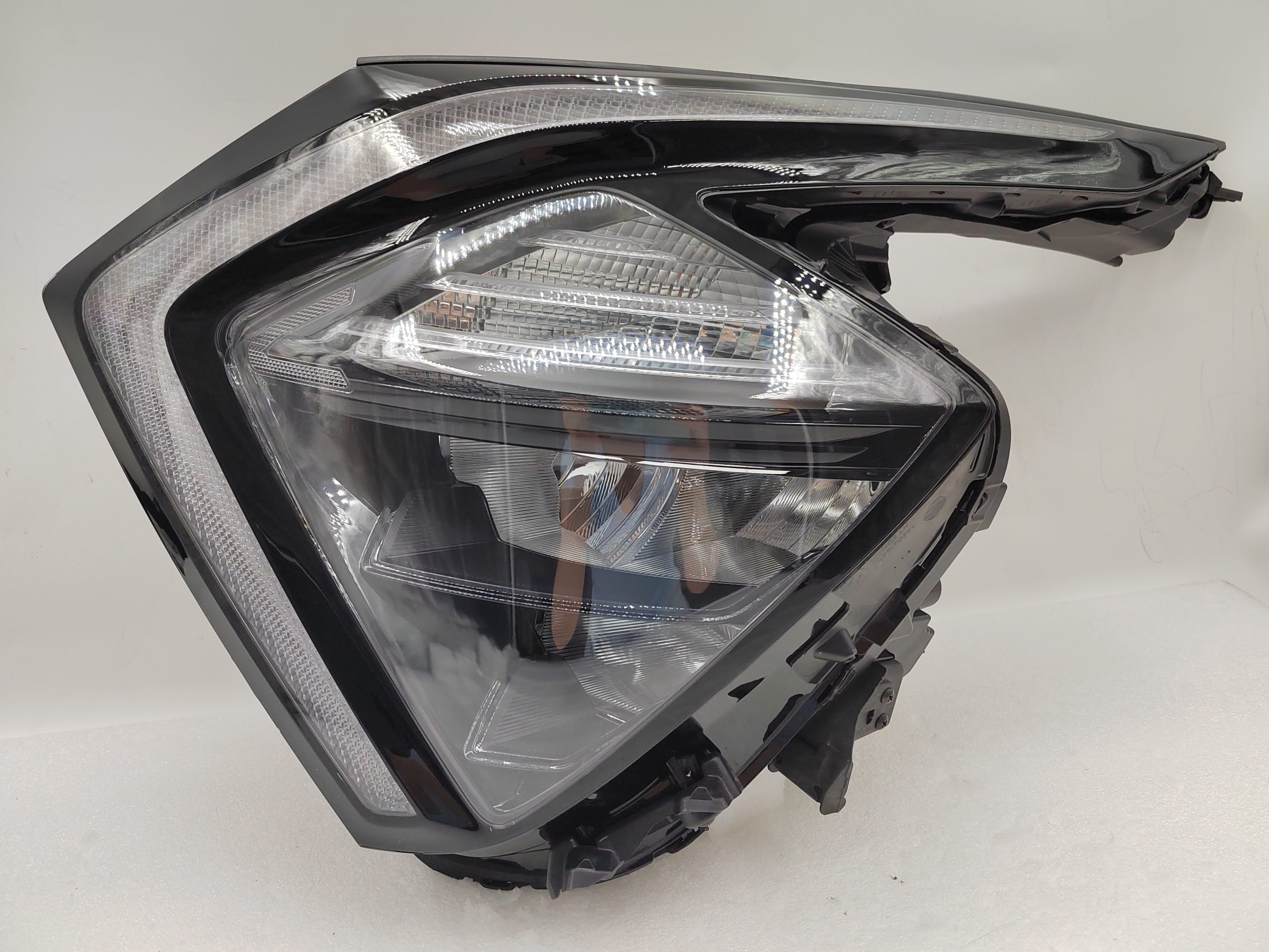 KIA SPORTAGE 2022-2024 LED L.H.S HEADLIGHT ASSEMBLY