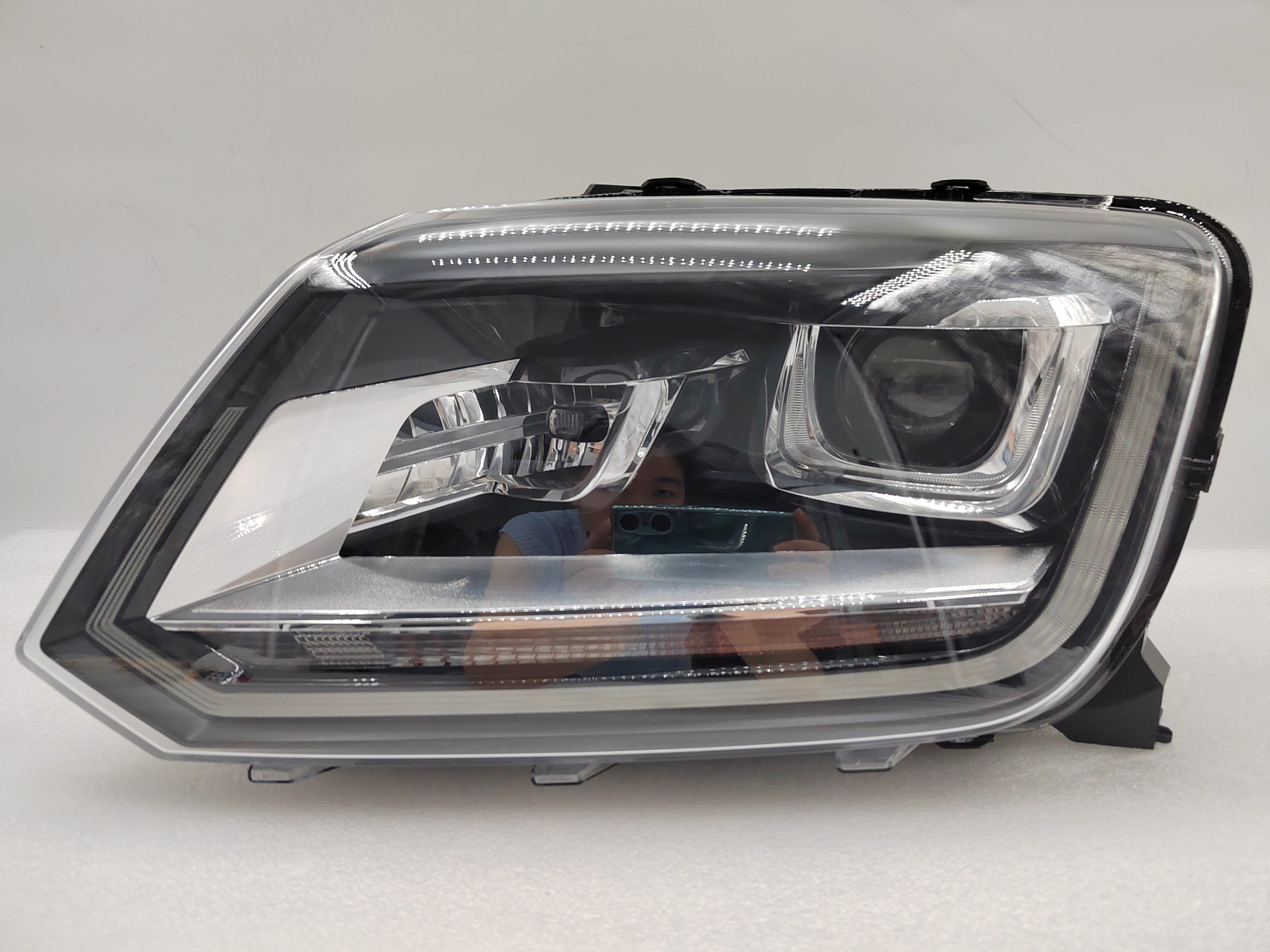 VOLKSWAGEN AMAROK V6 2011-2021 XENON L.H.S HEADLIGHT ASSEMBLY
