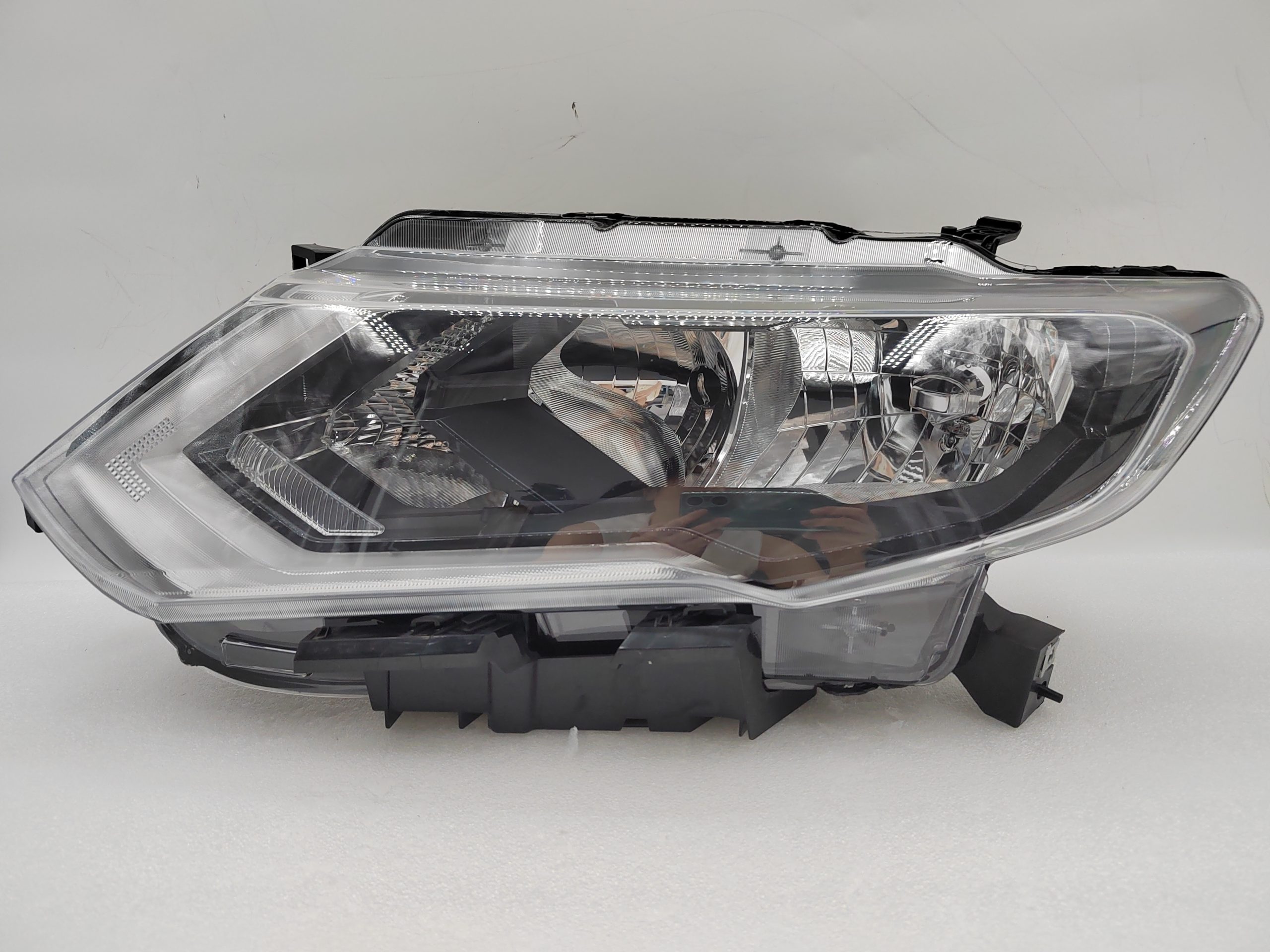 NISSAN X-TRAIL T32 2017-2019 HALOGEN L.H.S HEADLIGHT ASSEMBLY
