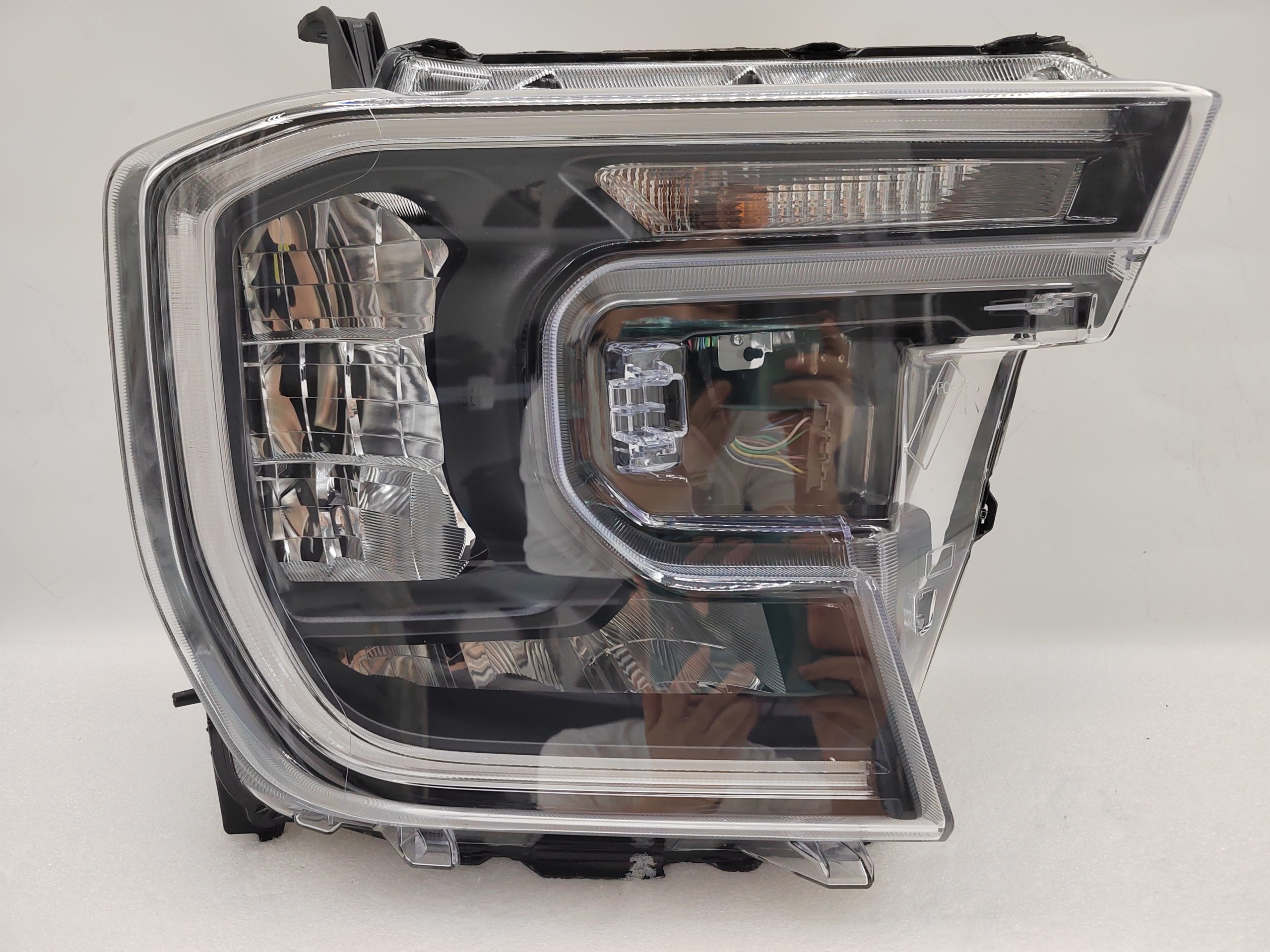 FORD EVEREST RANGER 2022-2024 LED R.H.S HEADLIGHT ASSEMBLY