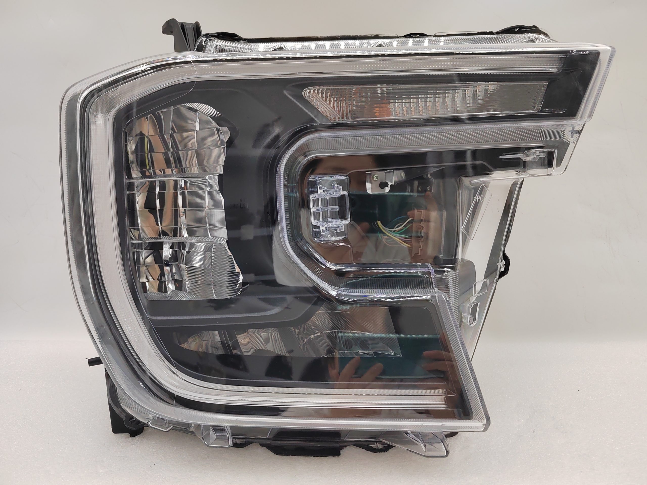 FORD EVEREST RANGER 2022-2024 LED R.H.S HEADLIGHT ASSEMBLY
