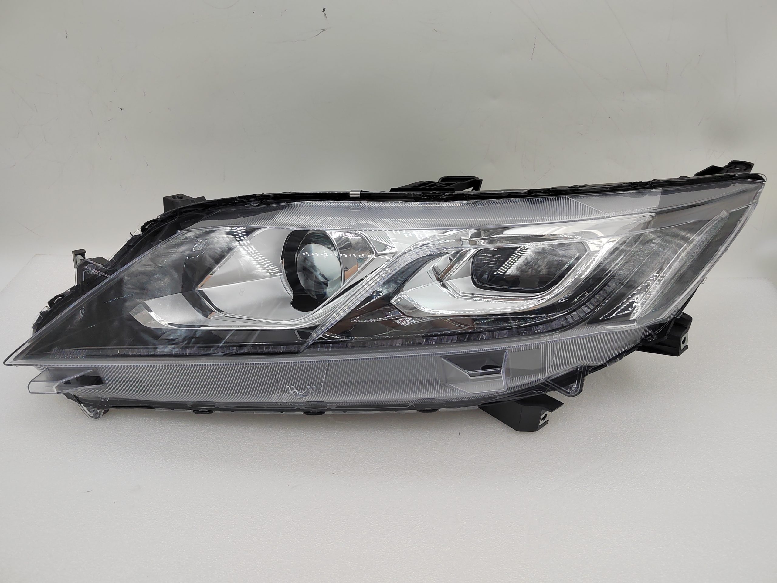 MITSUBISHI ECLIPSE CROSS 2017-2020 HALOGEN L.H.S HEADLIGHT ASSEMBLY