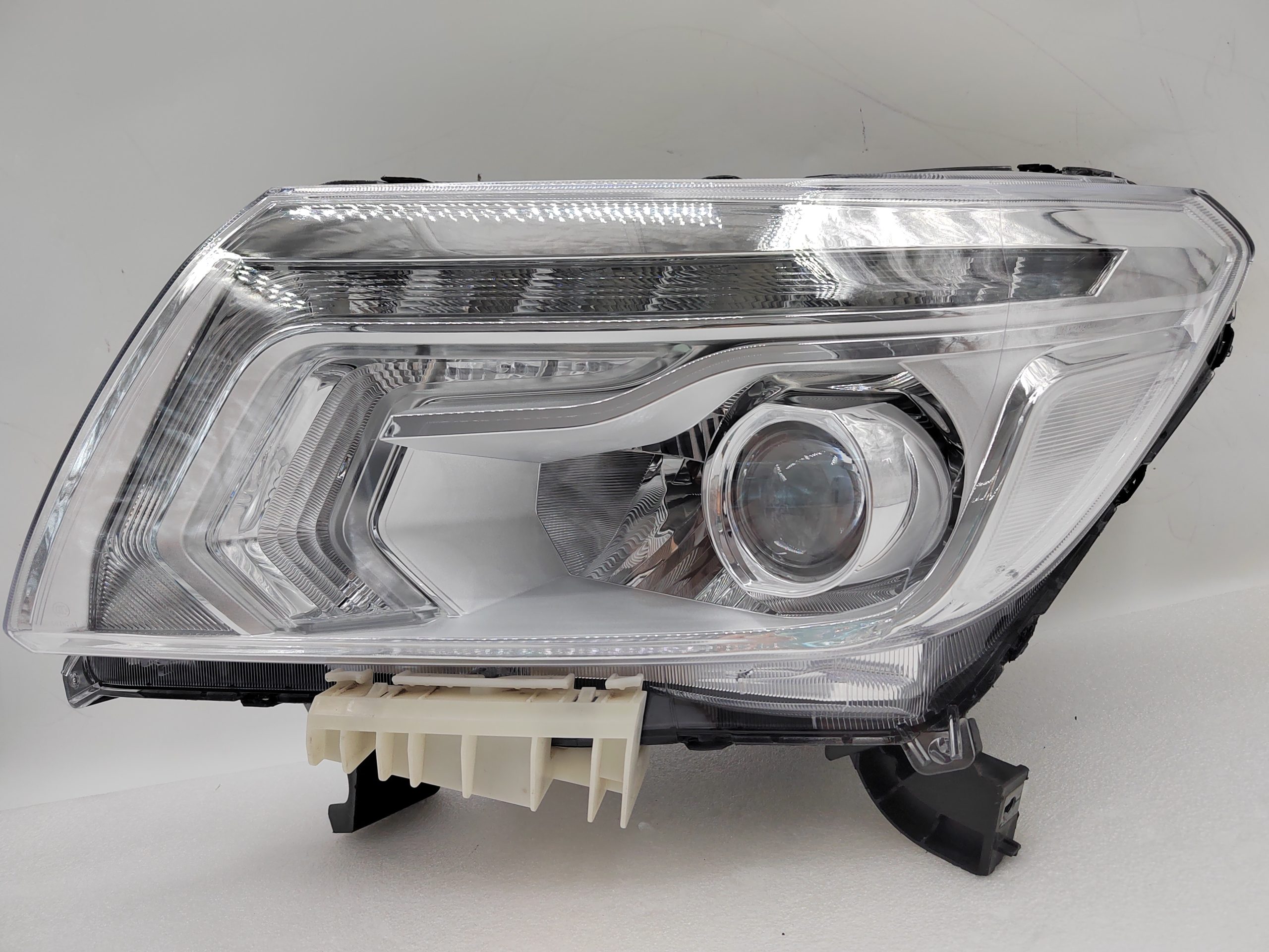NISSAN NAVARA NP300 2015-2020 LED L.H.S HEADLIGHT ASSEMBLY