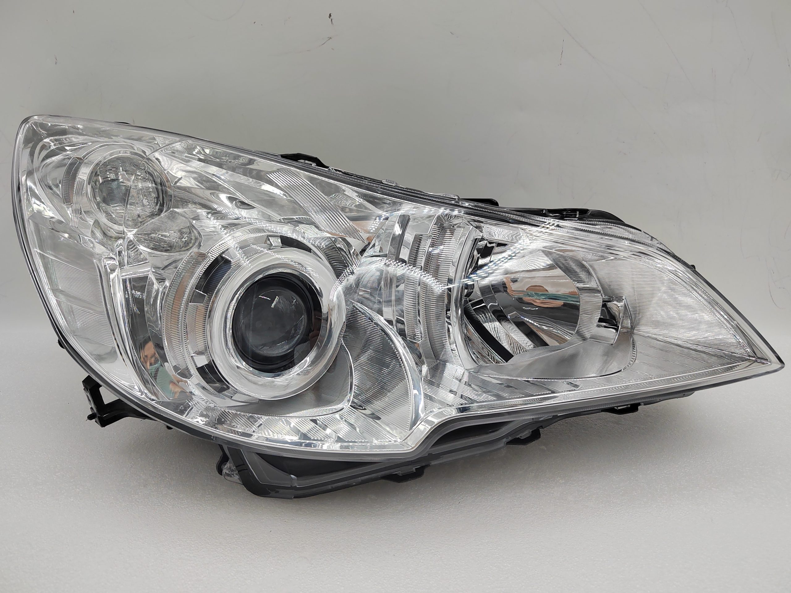 SUBARU OUTBACK 2010-2012 XENON R.H.S HEADLIGHT ASSEMBLY