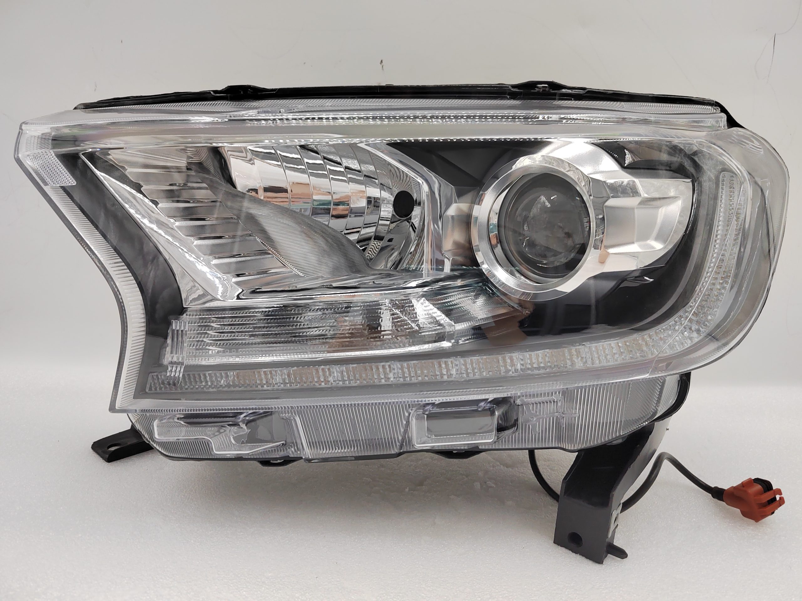 FORD EVEREST RANGER 2015-2019 XENON L.H.S HEADLIGHT ASSEMBLY