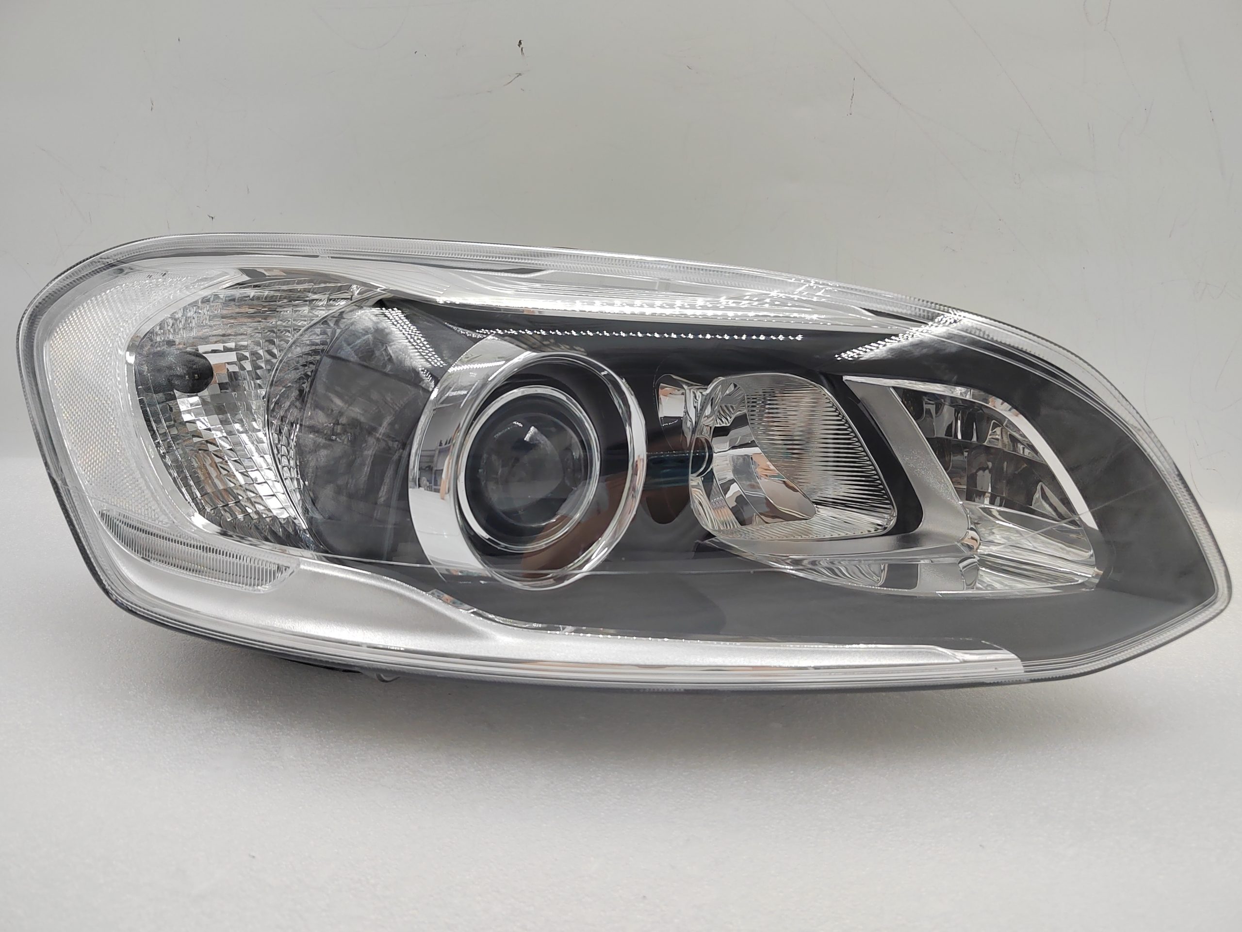 VOLVO XC60 2014-2017 XENON R.H.S HEADLIGHT ASSEMBLY