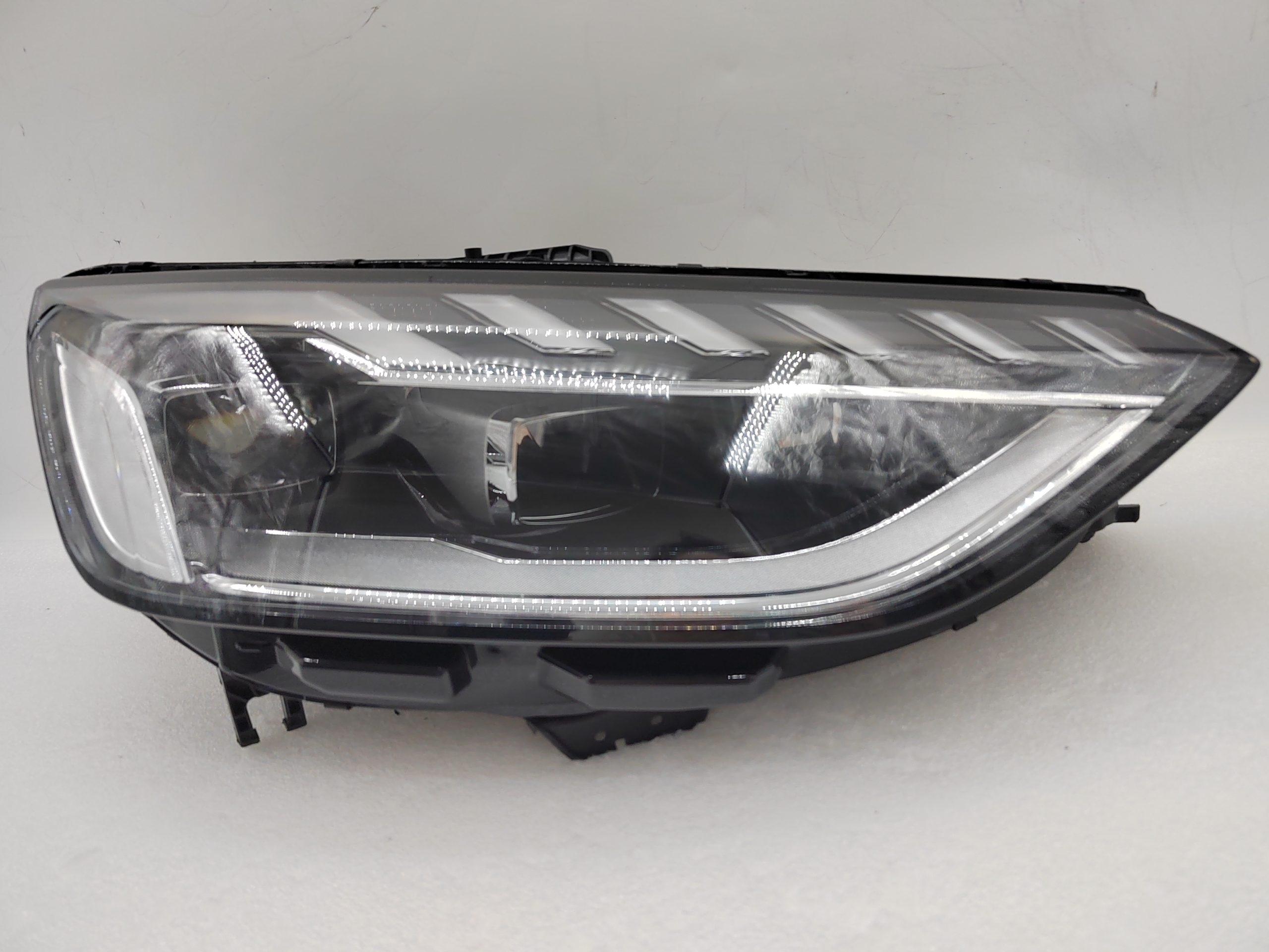 AUDI A4 2020-2023 LED R.H.S HEADLIGHT ASSEMBLY