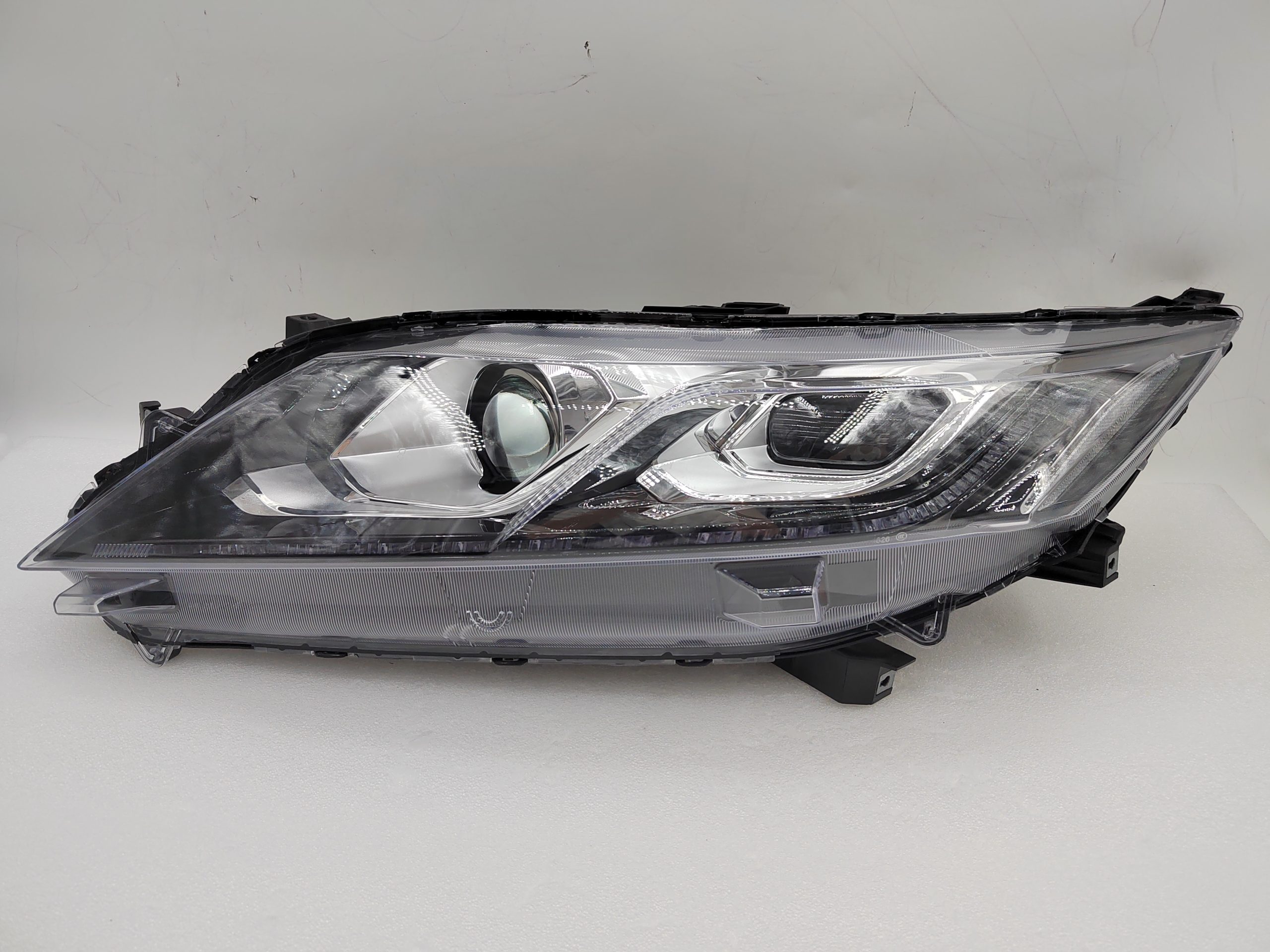 MITSUBISHI ECLIPSE CROSS 2017-2020 HALOGEN L.H.S HEADLIGHT ASSEMBLY