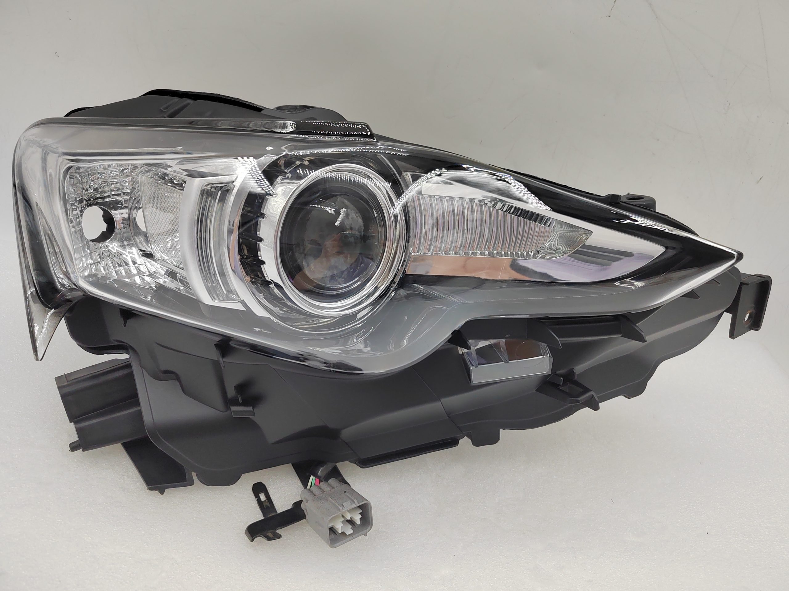 LEXUS IS 250 2014-2016 XENON R.H.S HEADLIGHT ASSEMBLY