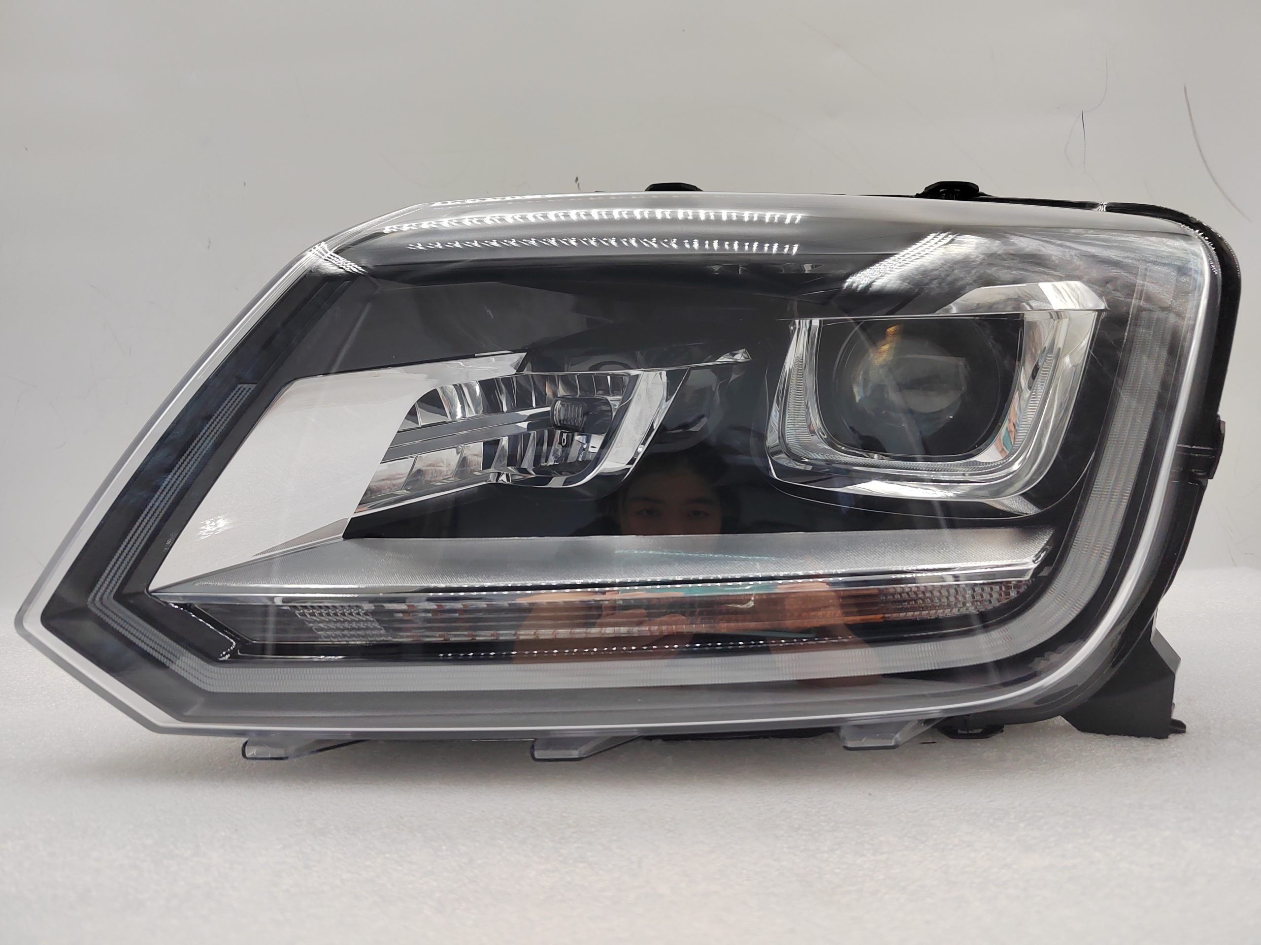 VOLKSWAGEN AMAROK V6 2011-2021 XENON L.H.S HEADLIGHT ASSEMBLY